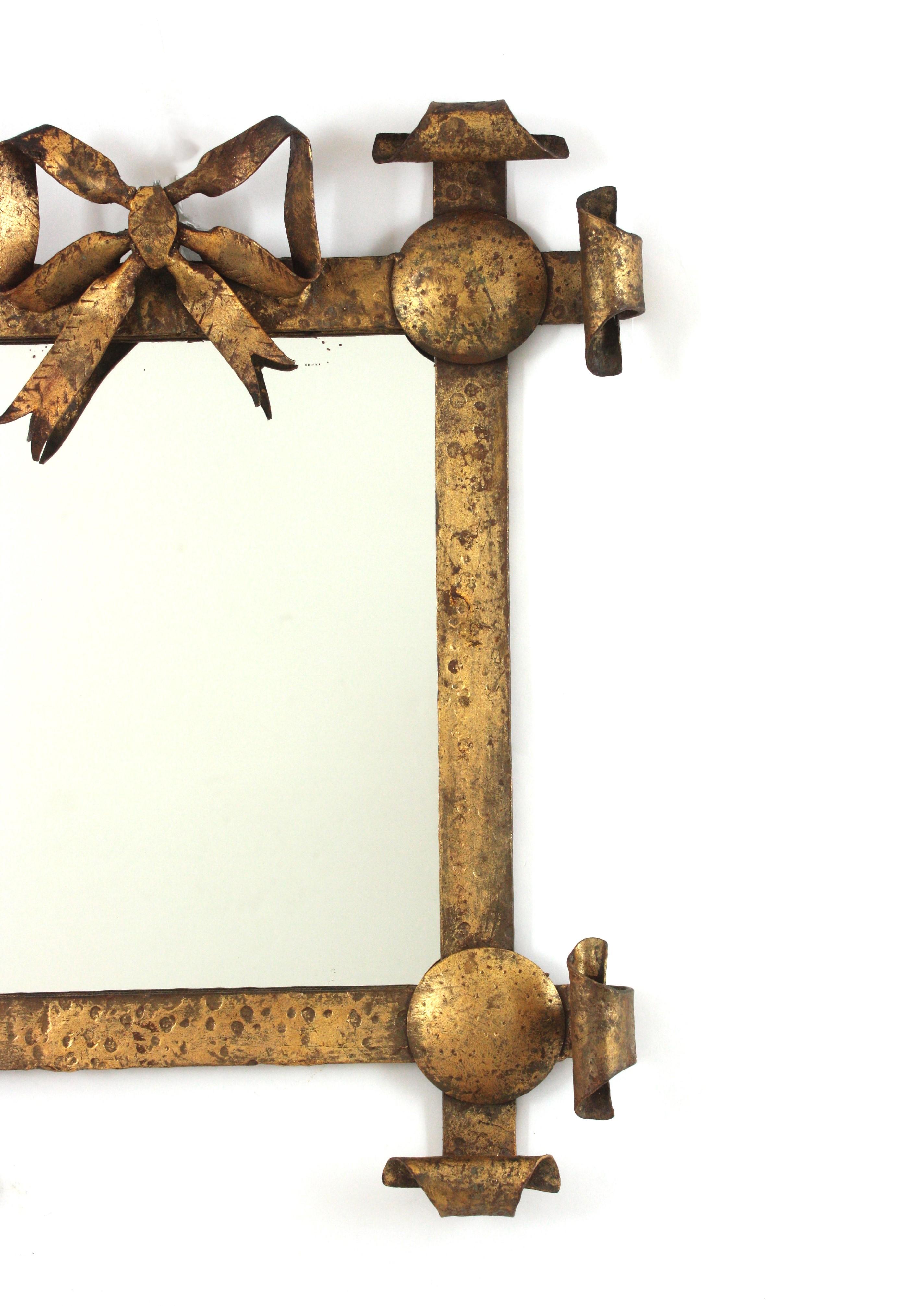 20ième siècle Miroir d'angle en fer forgé doré, Espagne, années 1940 en vente