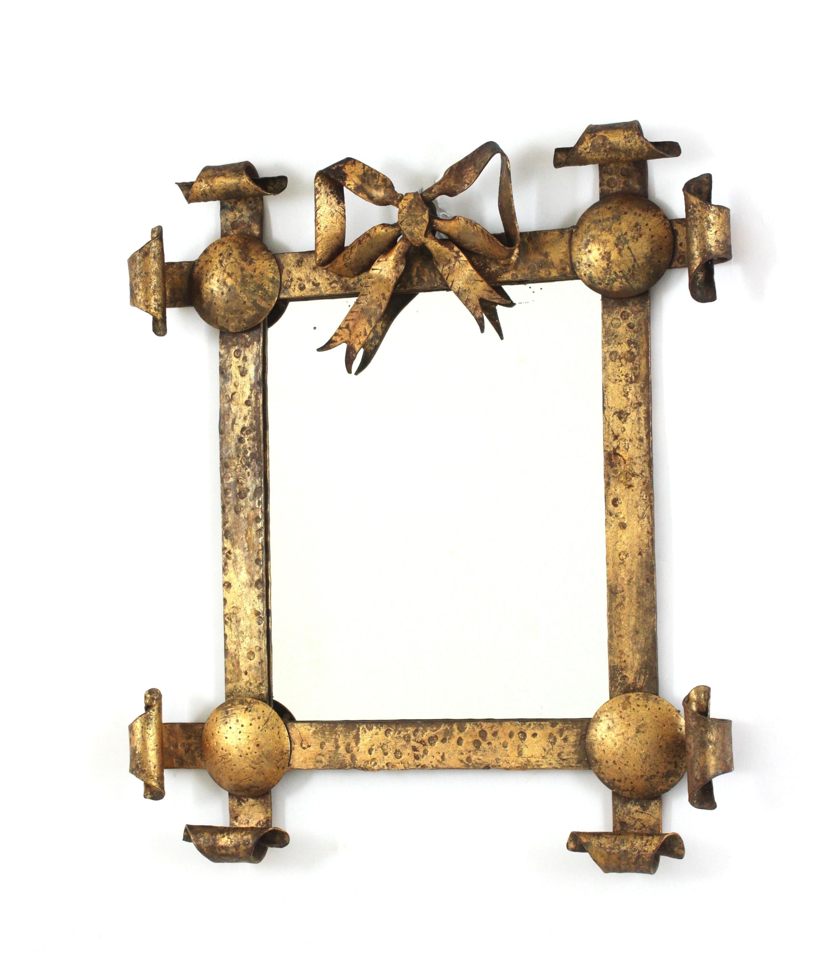 Miroir d'angle en fer forgé doré, Espagne, années 1940 en vente 1