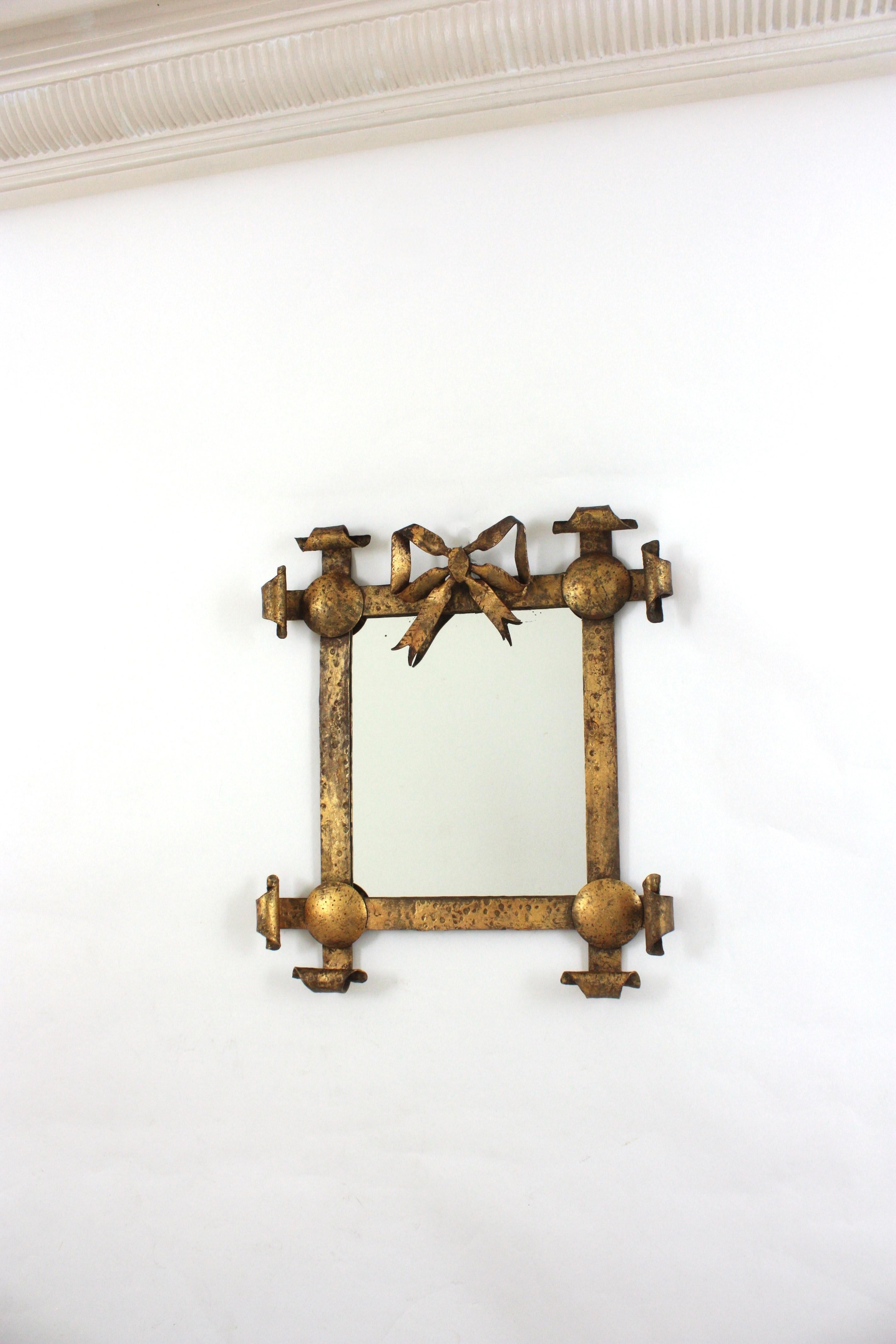 Miroir d'angle en fer forgé doré, Espagne, années 1940 en vente 5