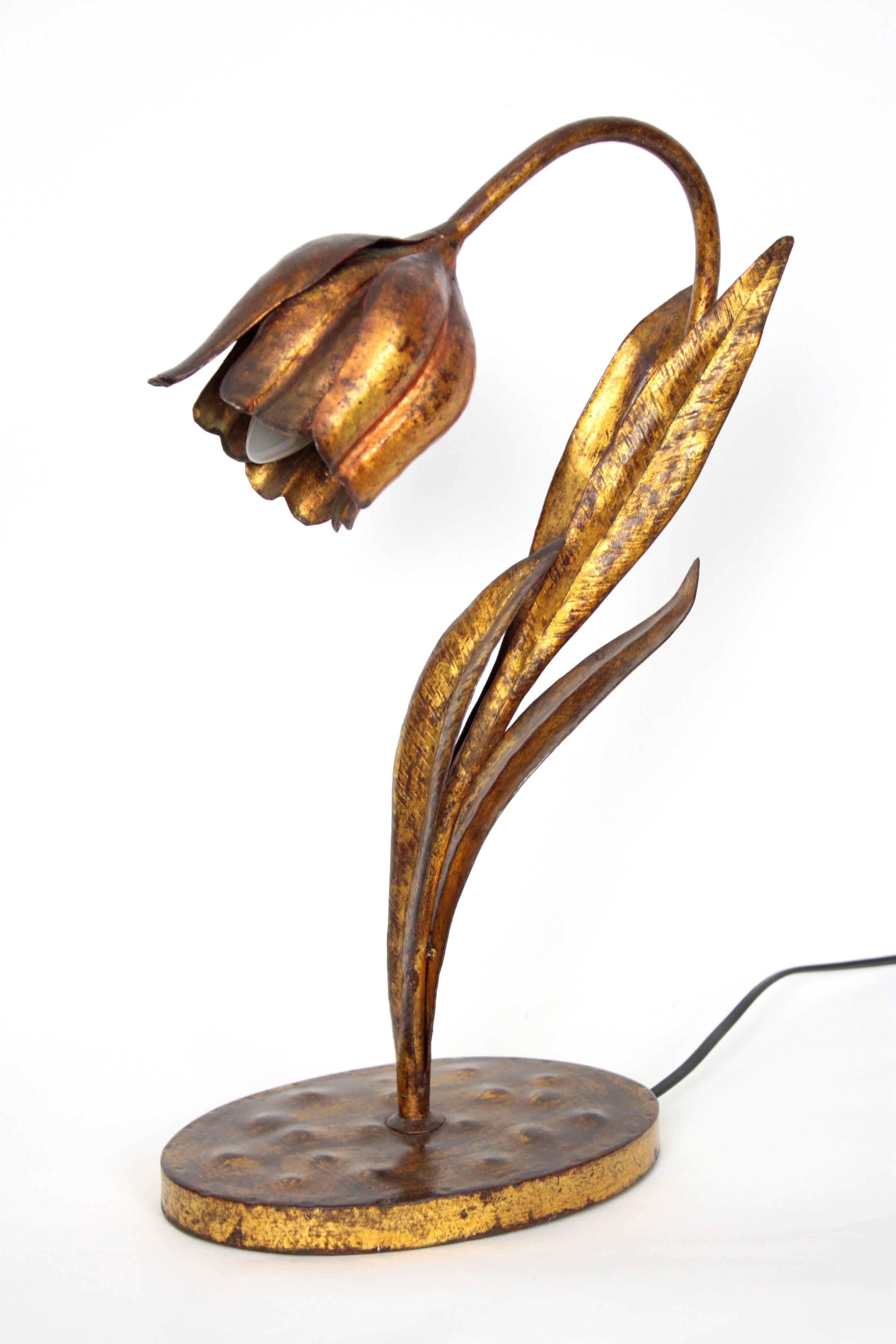 Sculptural Art Nouveau gilt iron table lamp with flower shape. The lamp has an amazing vintage patina with gold leaf finish and it is in excellent condition,
France, circa 1900.