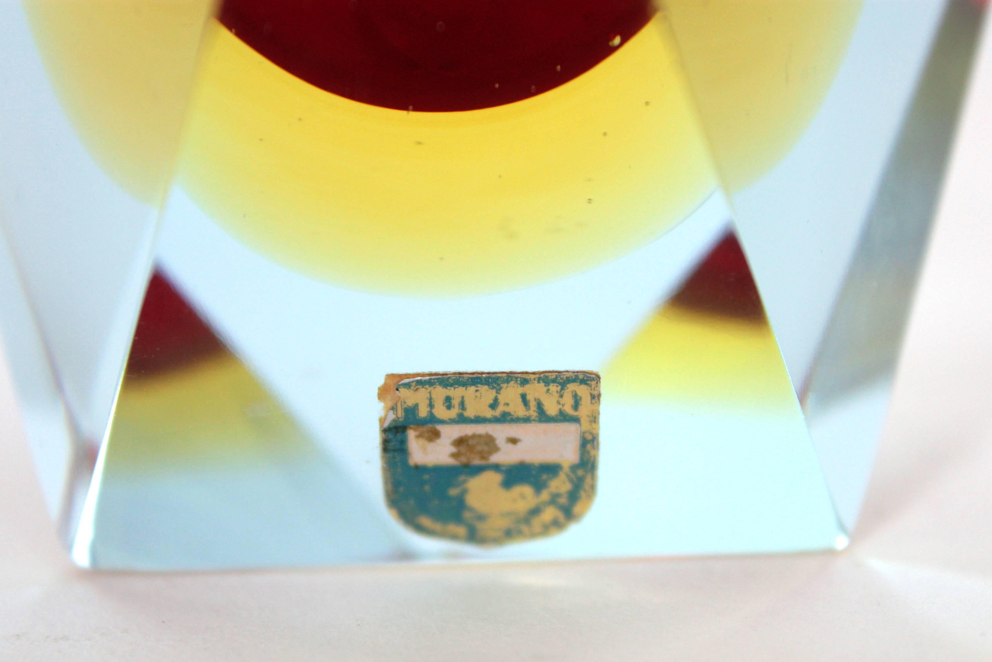 Ungewöhnlich Flavio Poli Sommerso Rot Gelb Facettiert Dreieckig Muranoglas Aschenbecher im Zustand „Hervorragend“ in Barcelona, ES