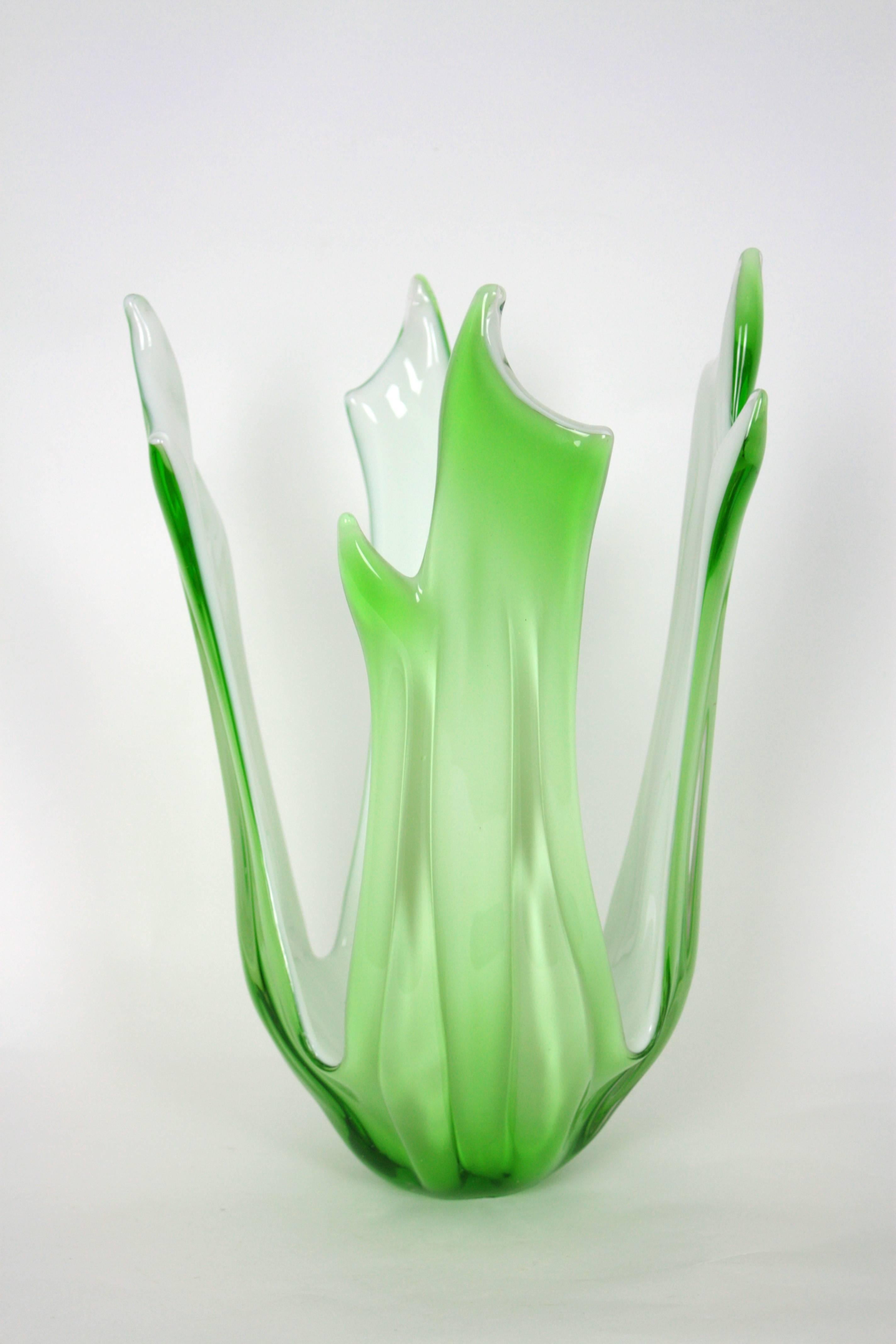 Italian1960s Large Murano Mint Green and White Sommerso Glass Vase In Excellent Condition In Barcelona, ES