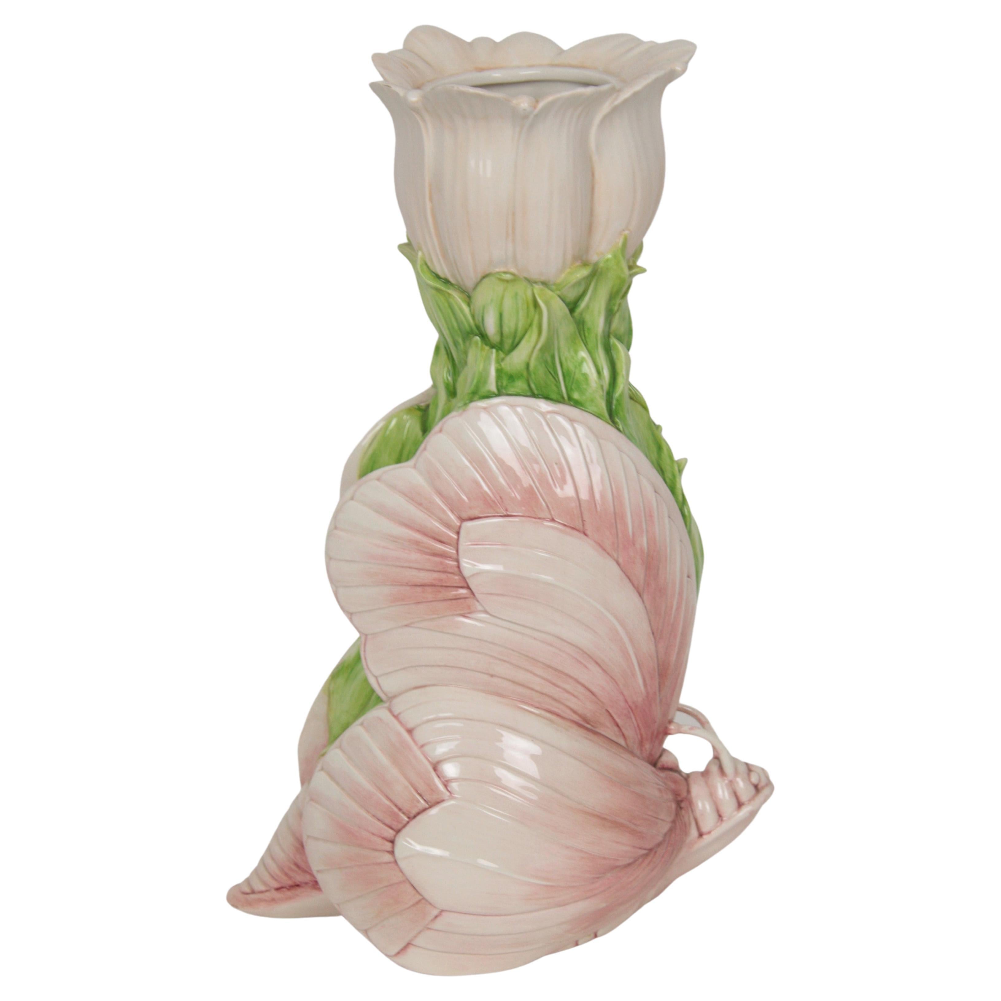 Liberty Schmetterlingsvase aus rosa, weiß-weiß-grüner Majolika-Keramik (Art nouveau) im Angebot