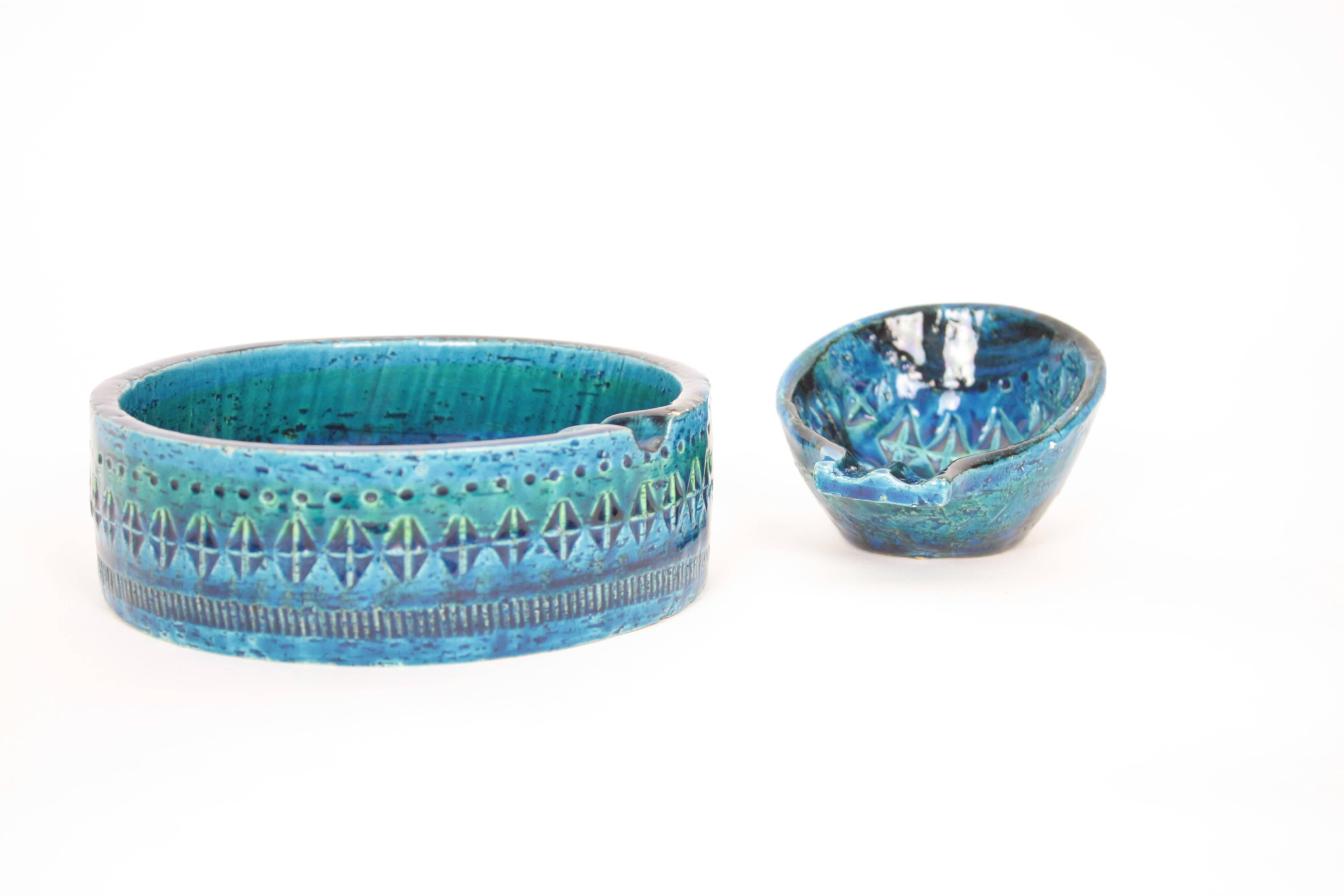 Set of two blue glazed ceramic ashtrays with geometric patterns designed by Aldo Londi and manufactured by Bitossi, Italy, 1950s.
Both of them with the mark 