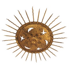Lampada da soffitto a incasso in stile Sunburst degli anni '50, in ferro dorato, con motivo traforato
