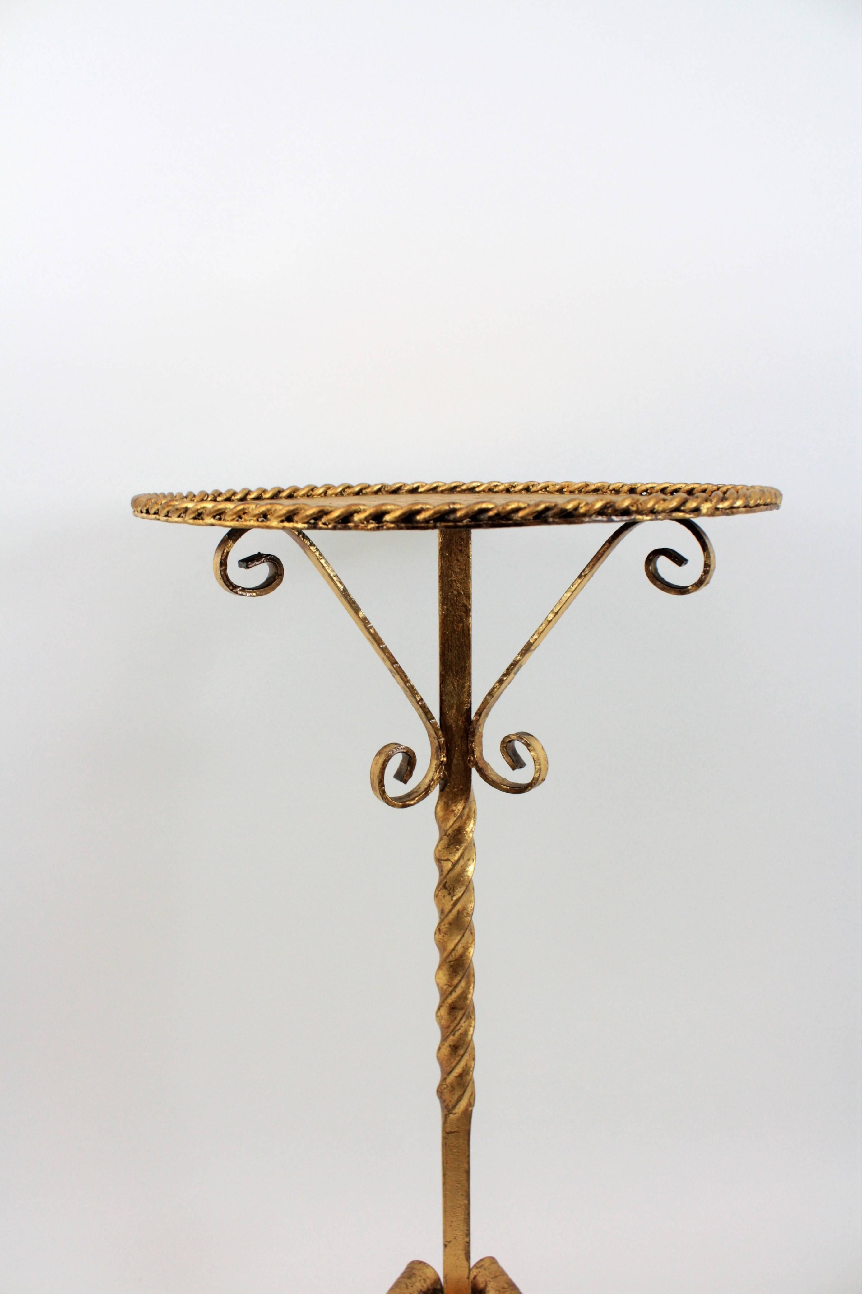 Wrought Iron Spanish 1960s Ornate Gilt Iron Hand-Hammered Guéridon Table