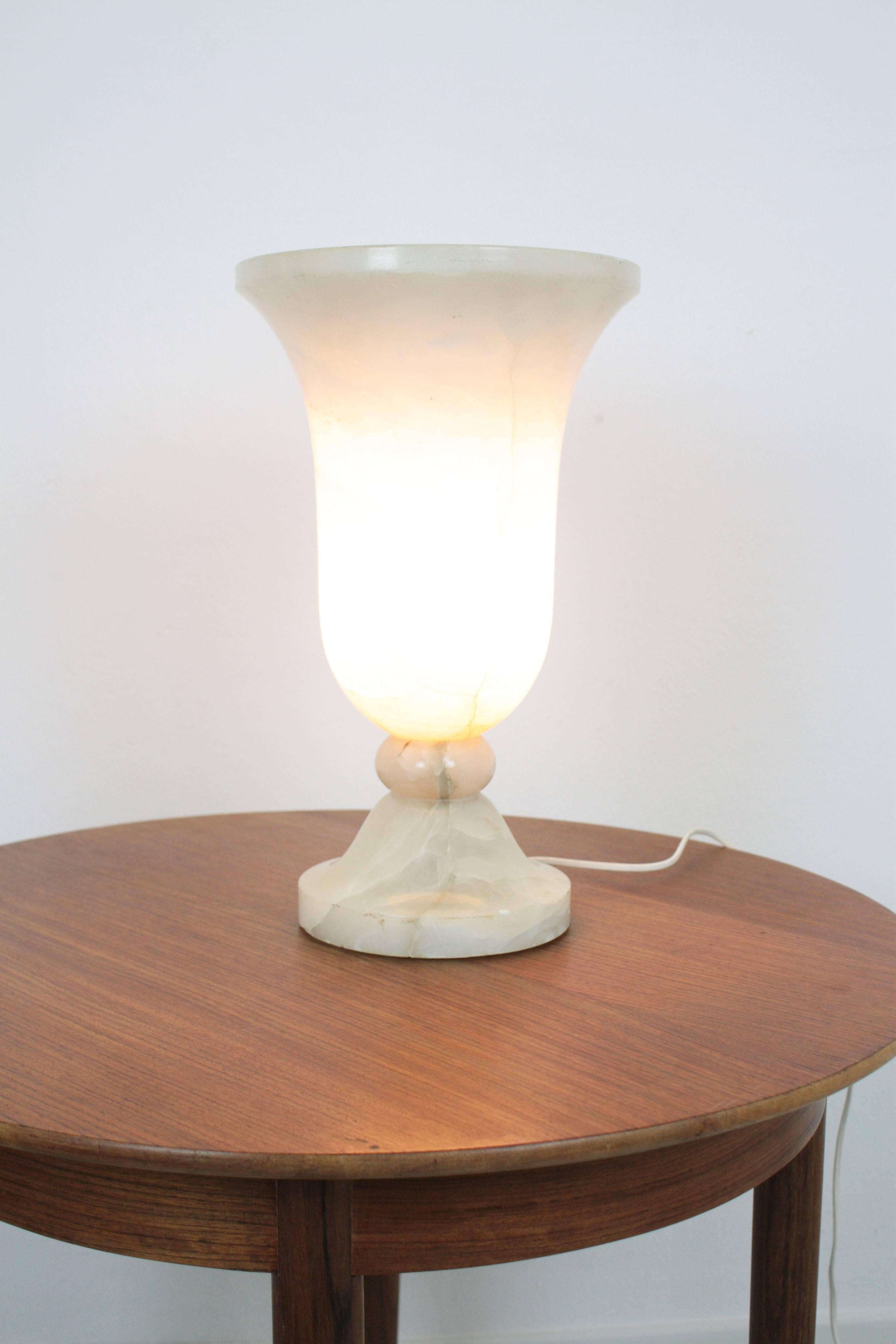 A large Art Deco alabaster urn lamp in excellent condition. Elegant and classical design and highly decorative effect when lit,
Spain, 1930s.

Please check our storefront to see more lamps in this manner.