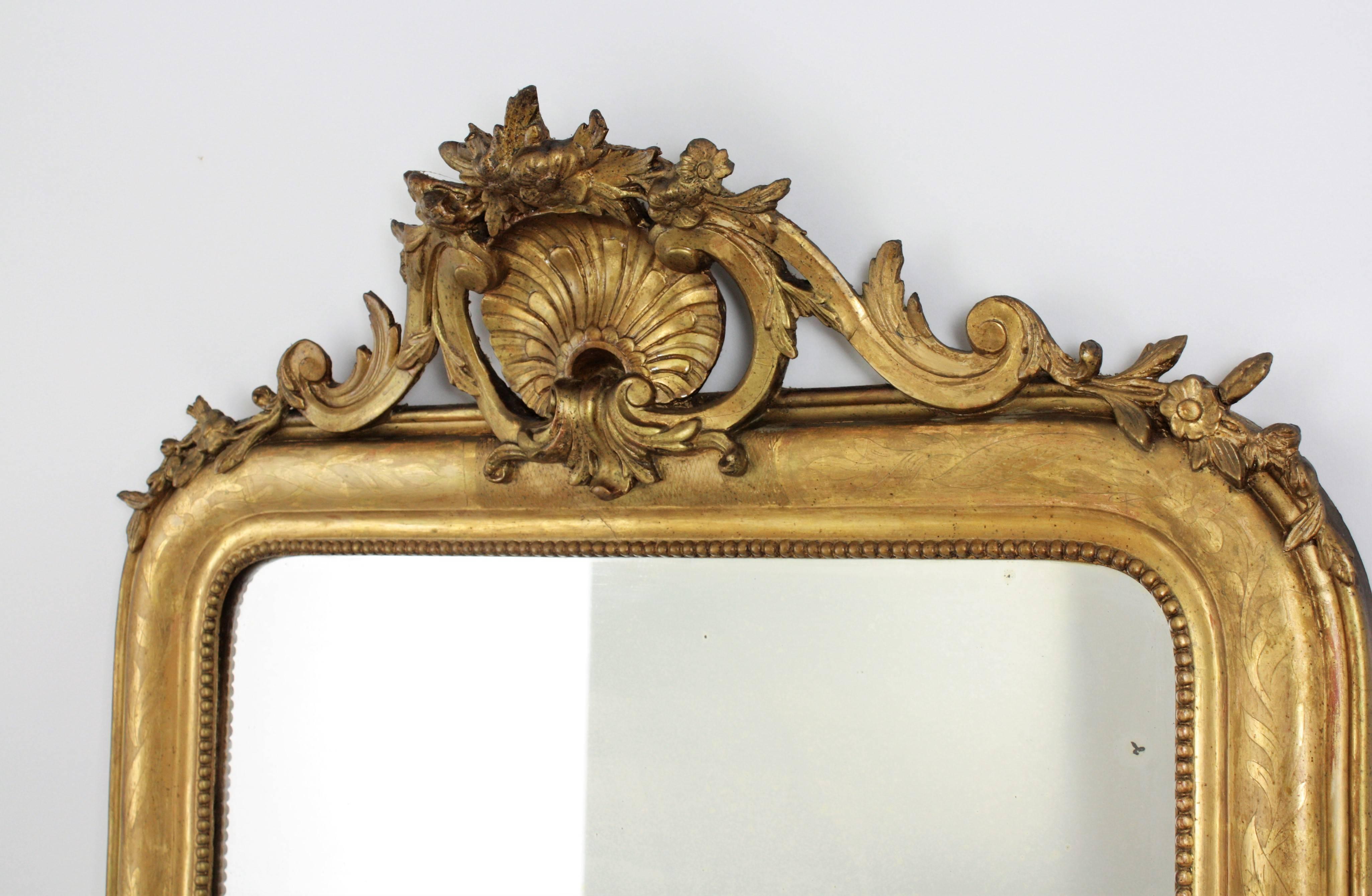 Carved Antique French 19th Century Louis Philippe Gold Leaf Giltwood Coquille Mirror
