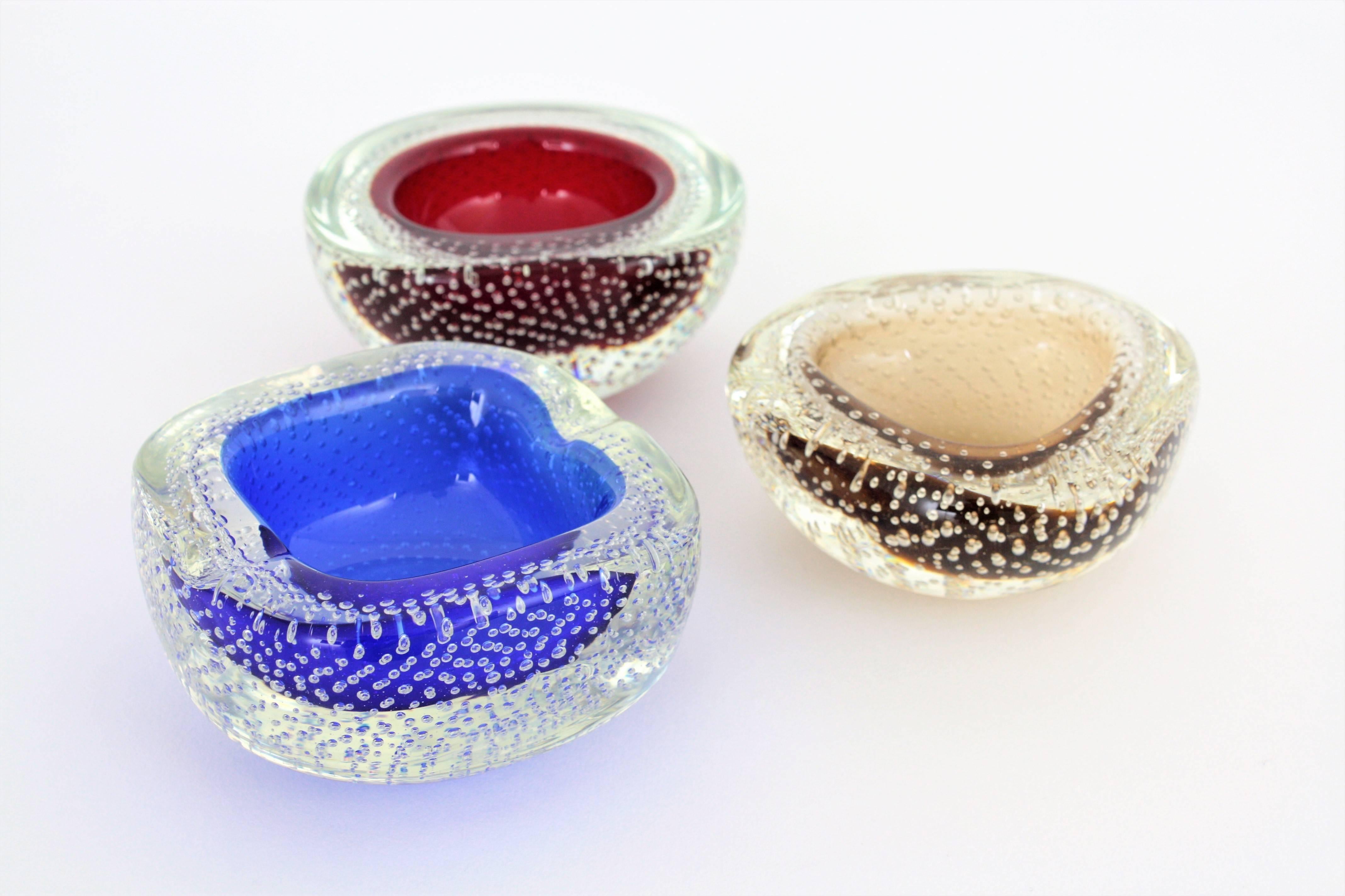 Trio of Galliano Ferro Red, Blue and Toffee Bullicante Murano Geode Glass Bowls In Excellent Condition In Barcelona, ES