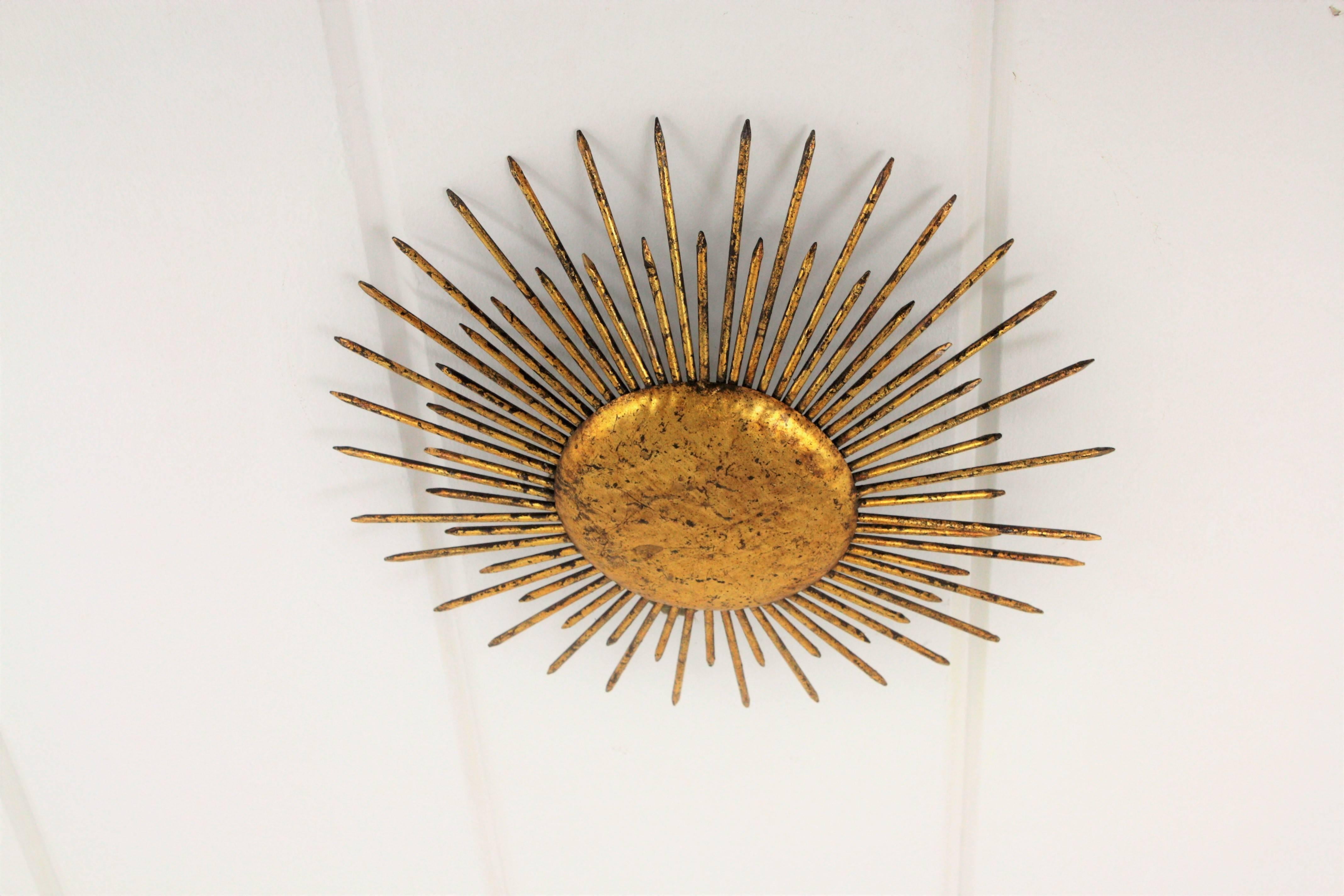 1940s French Hand-Hammered Iron Gold Leaf Gilt Sunburst Light Fixture In Excellent Condition In Barcelona, ES