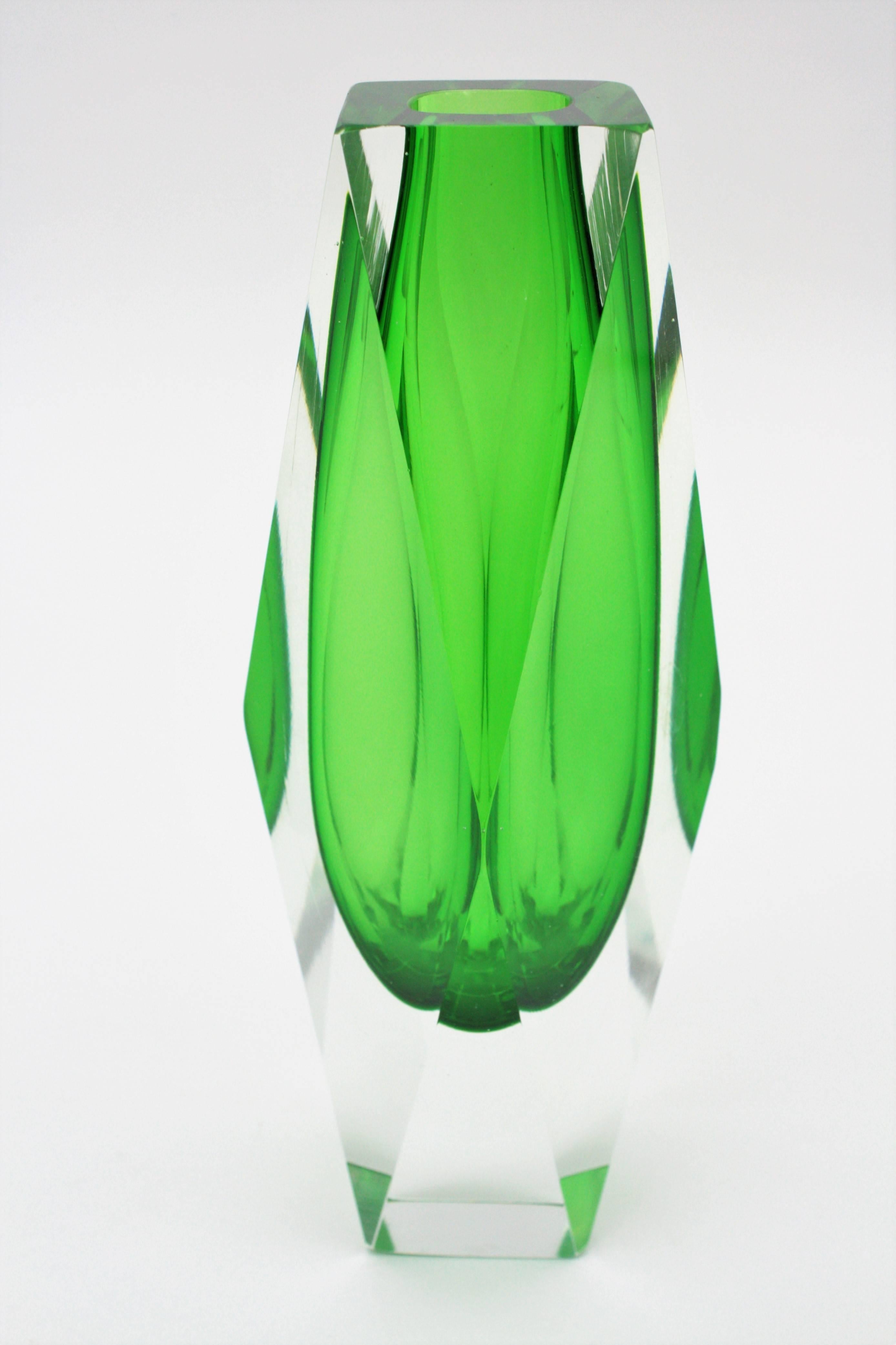 20th Century 1960s Mandruzzato Lime Green Faceted Murano Glass Sommerso Vase