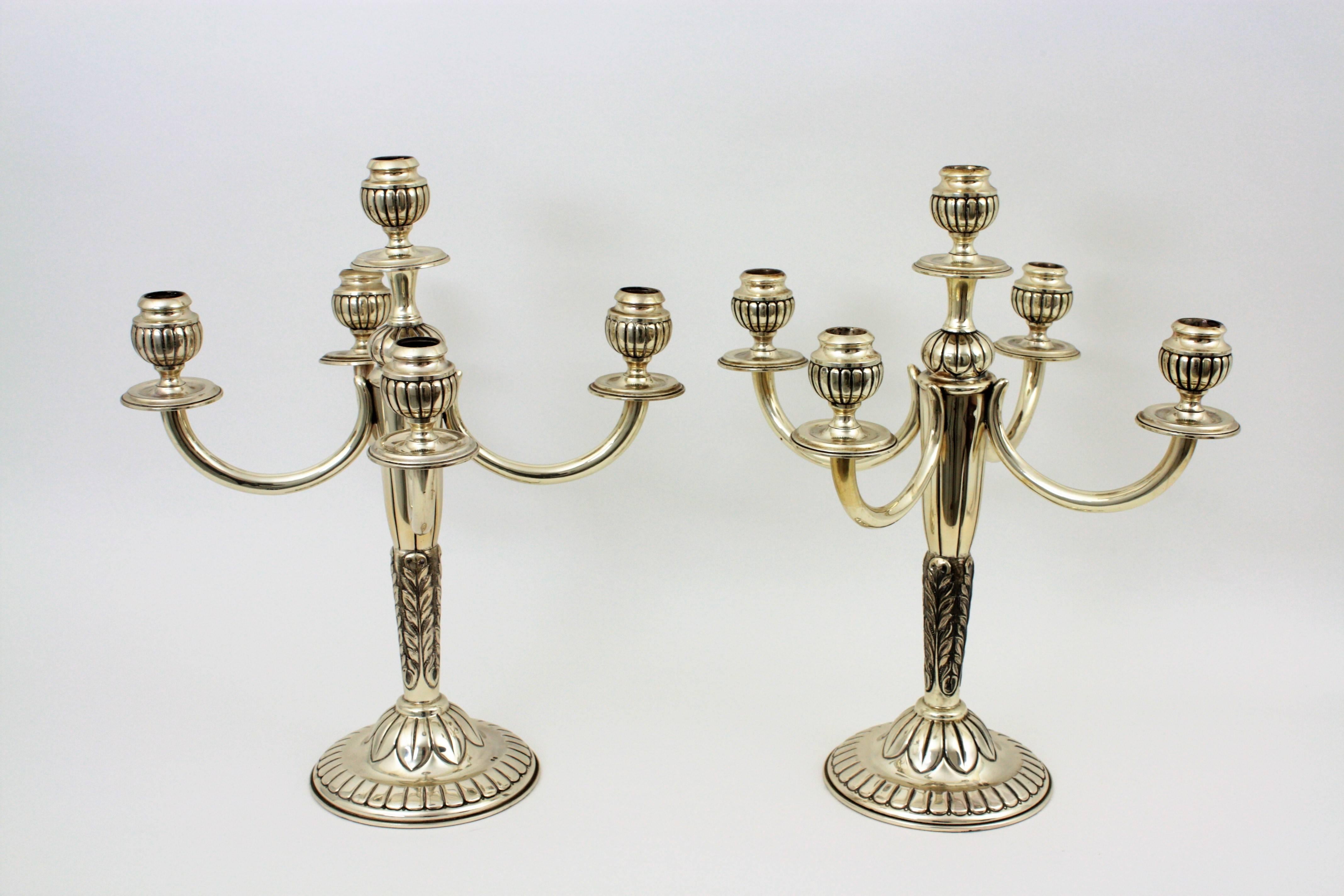 Pair of 1950s sterling silver candelabra with four branches and a higher central branch. 
Stamps: Star - 925.
Weight: 650gr each one.
Dimensions: H: 44 cm; diameter: 37 cm; diameter of the foot: 16 cm.
Spain, 1950s-1960s.

Ref 2143 //