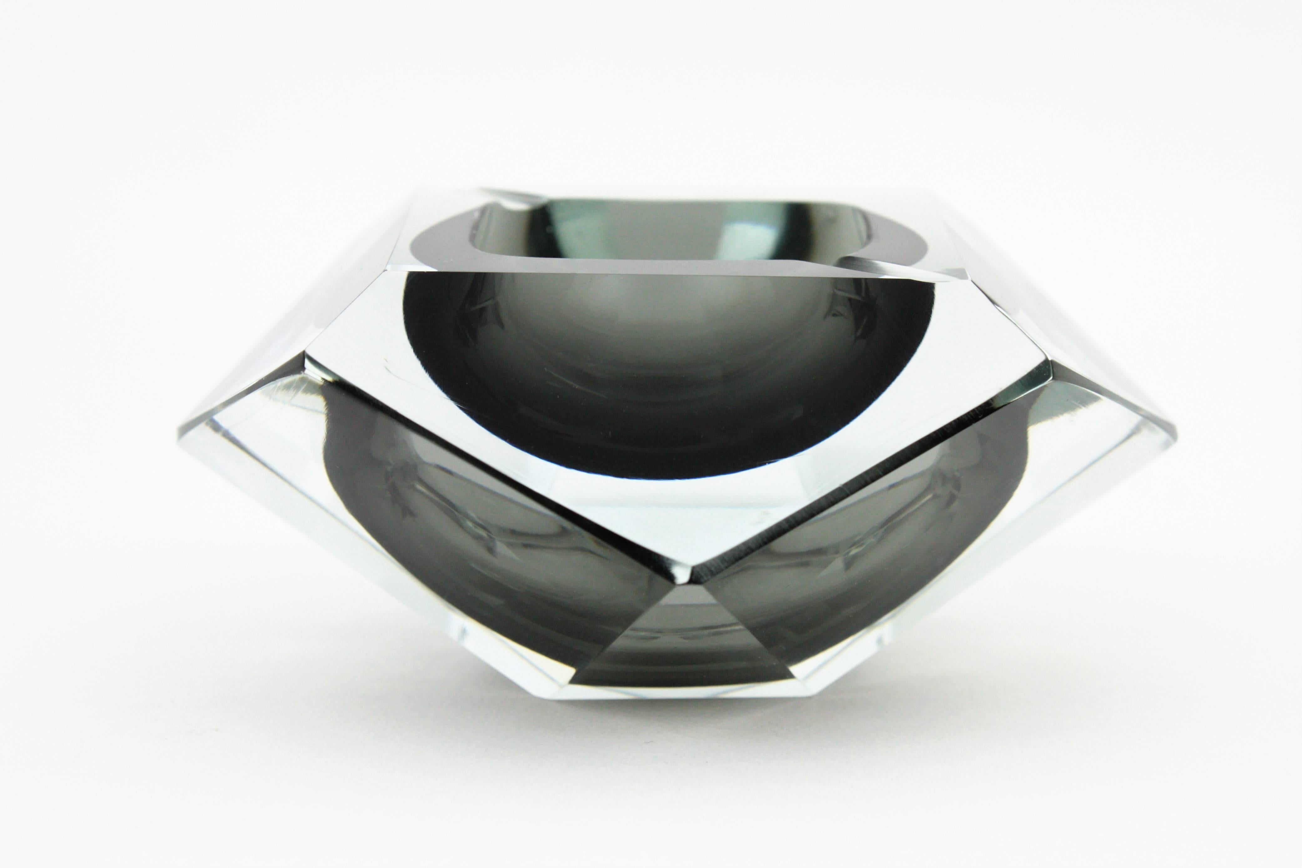 Flavio Poli Smoked Grey and Clear Faceted Sommerso Murano Glass Ashtray In Excellent Condition In Barcelona, ES