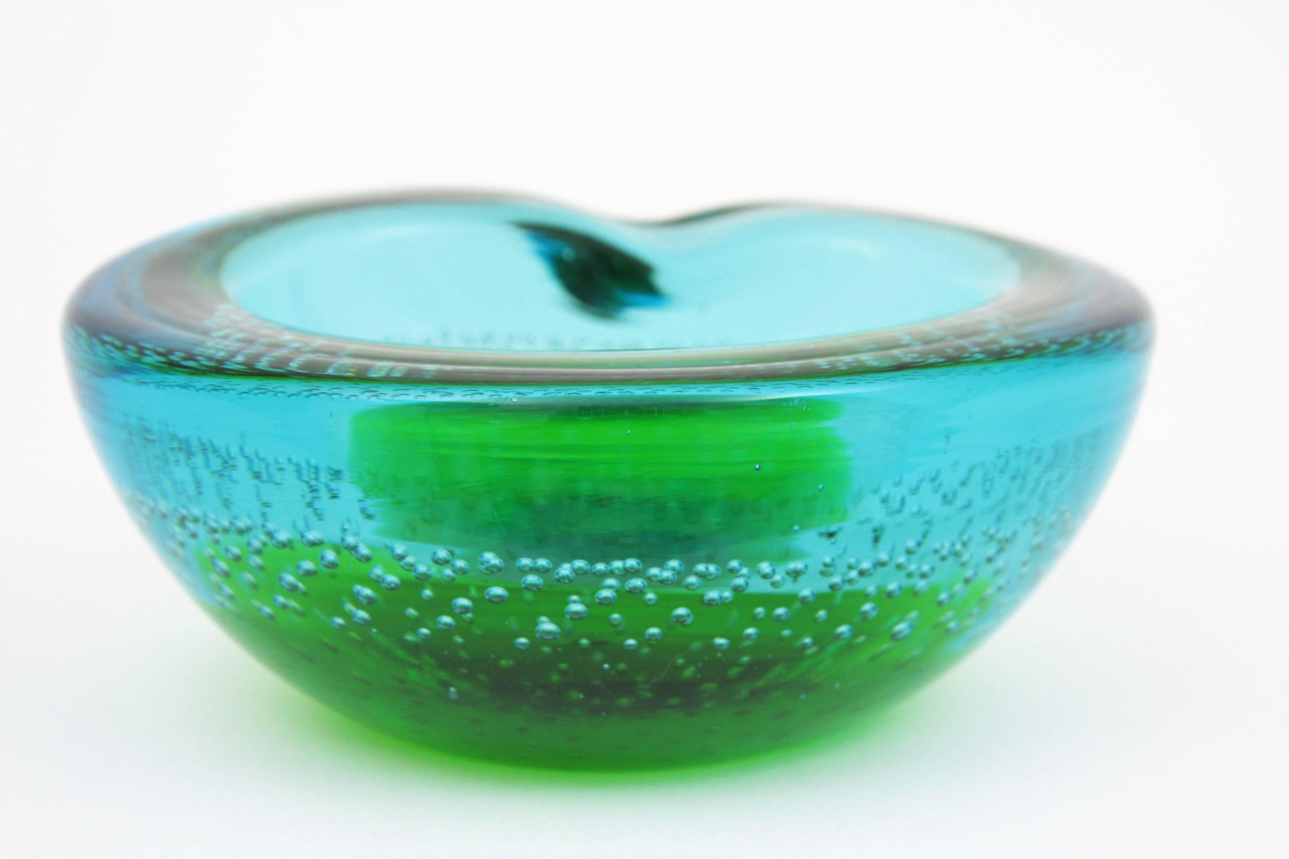 Mid-20th Century Galliano Ferro Green and Blue Sommerso Bullicante Murano Glass Bowl or Ashtray