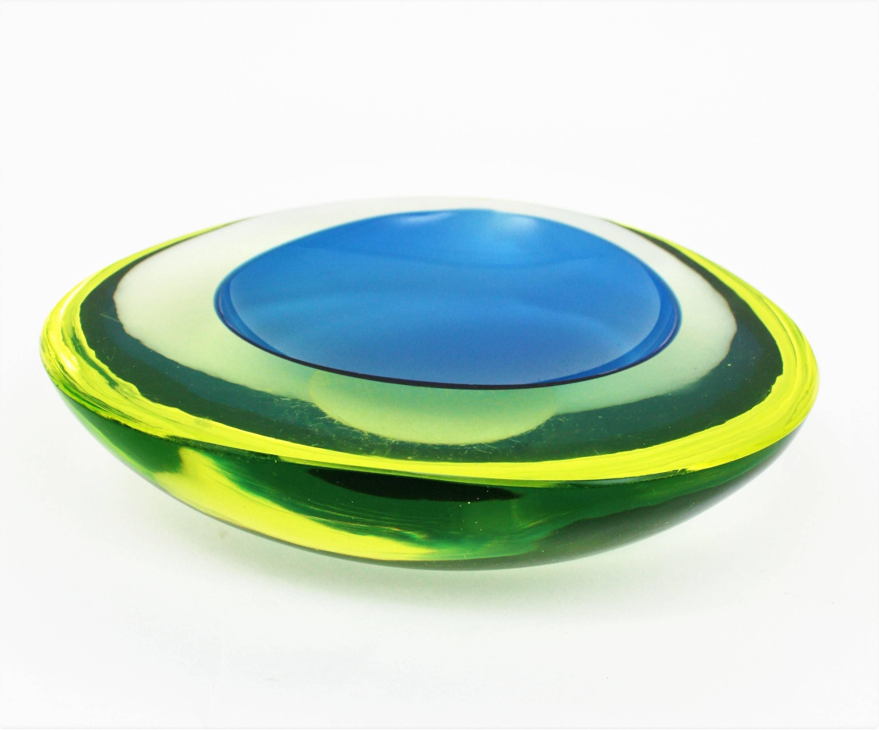 Huge Cenedese Cobalt Blue and Yellow Sommerso Geode Murano Glass Bowl In Excellent Condition In Barcelona, ES