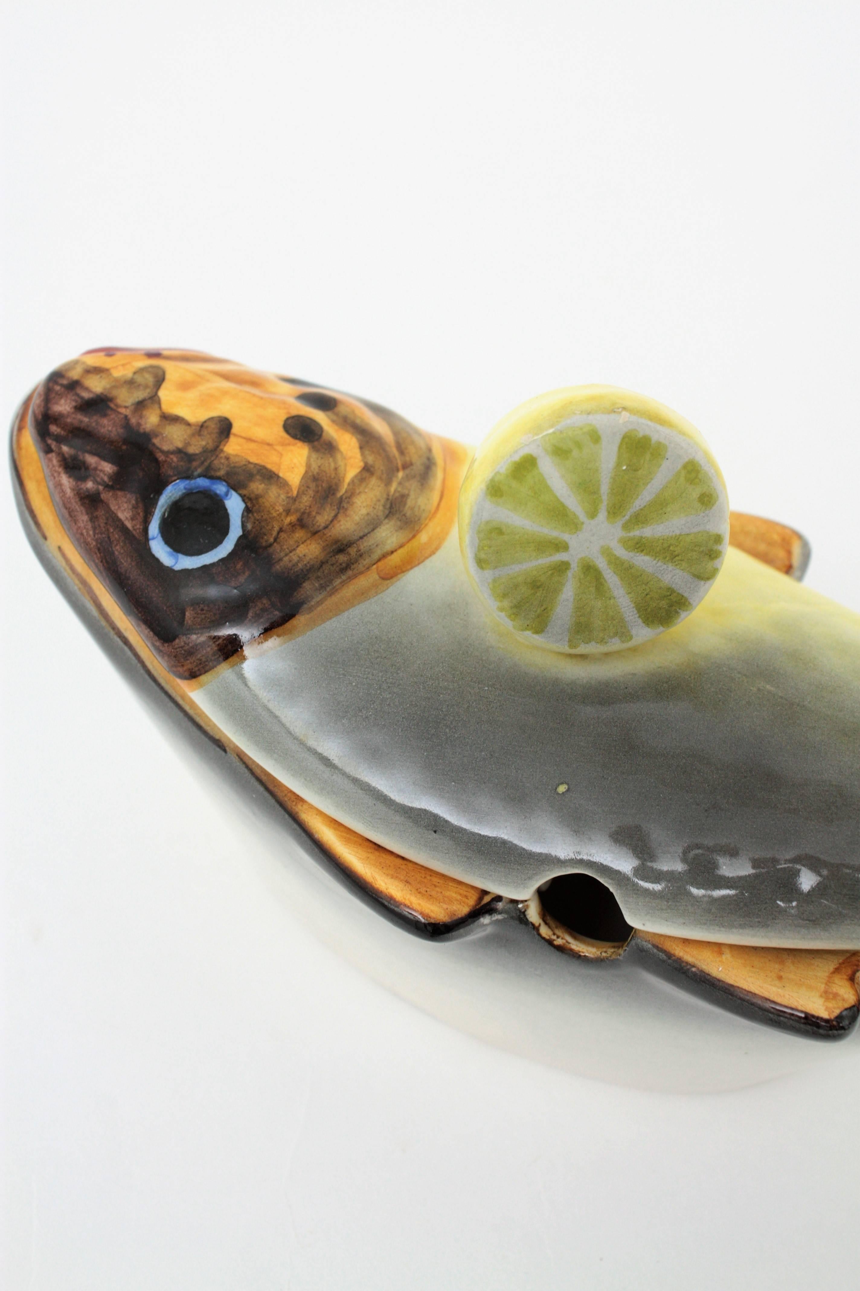 Lladró Soßenterrine aus glasierter Keramik, Fisch- und Zitronendesign, 1960er Jahre (Moderne der Mitte des Jahrhunderts) im Angebot