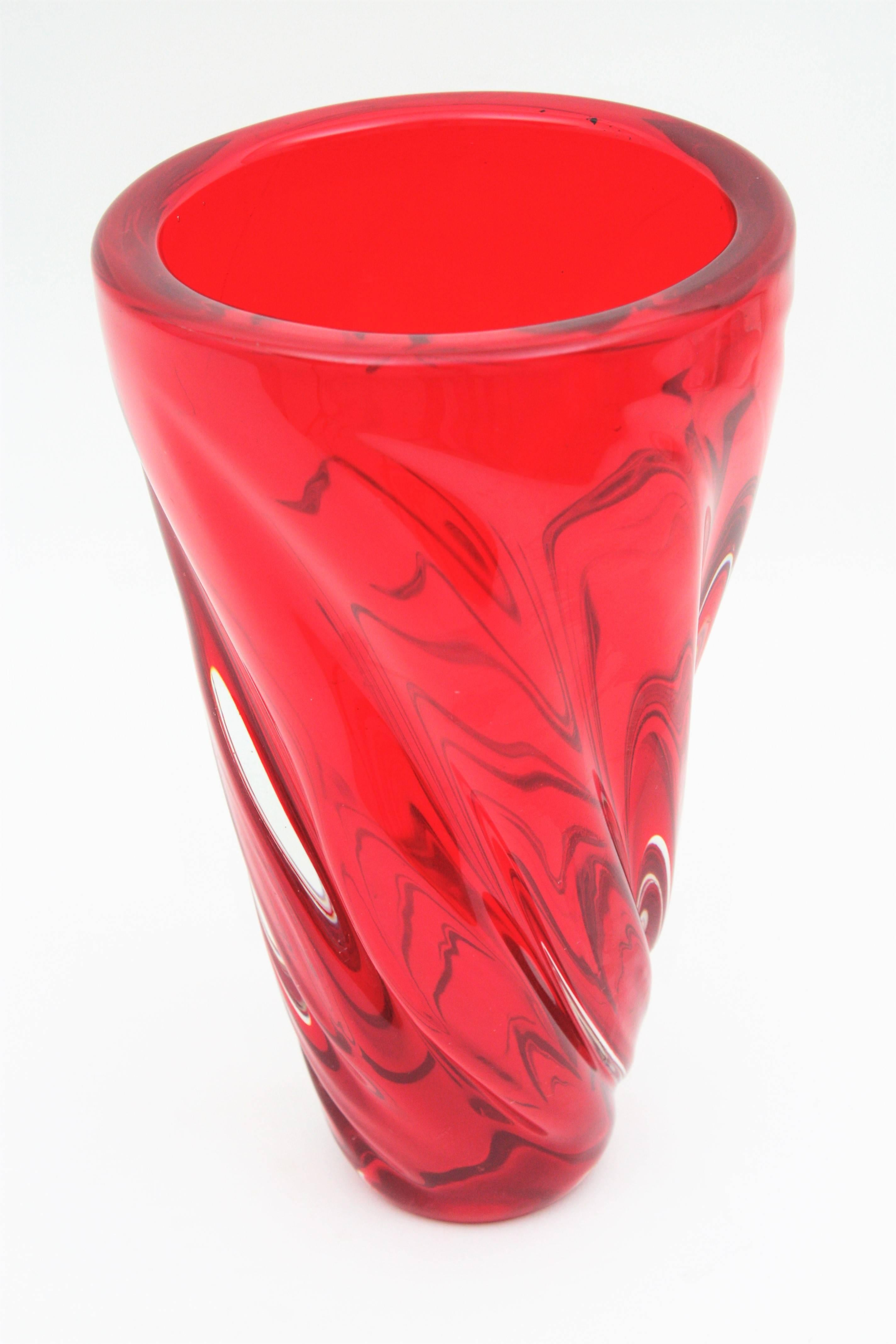 Mid-Century Modern Archimede Seguso Murano Ruby Red Twisting Tornado Glass Vase, Italy 1960s
