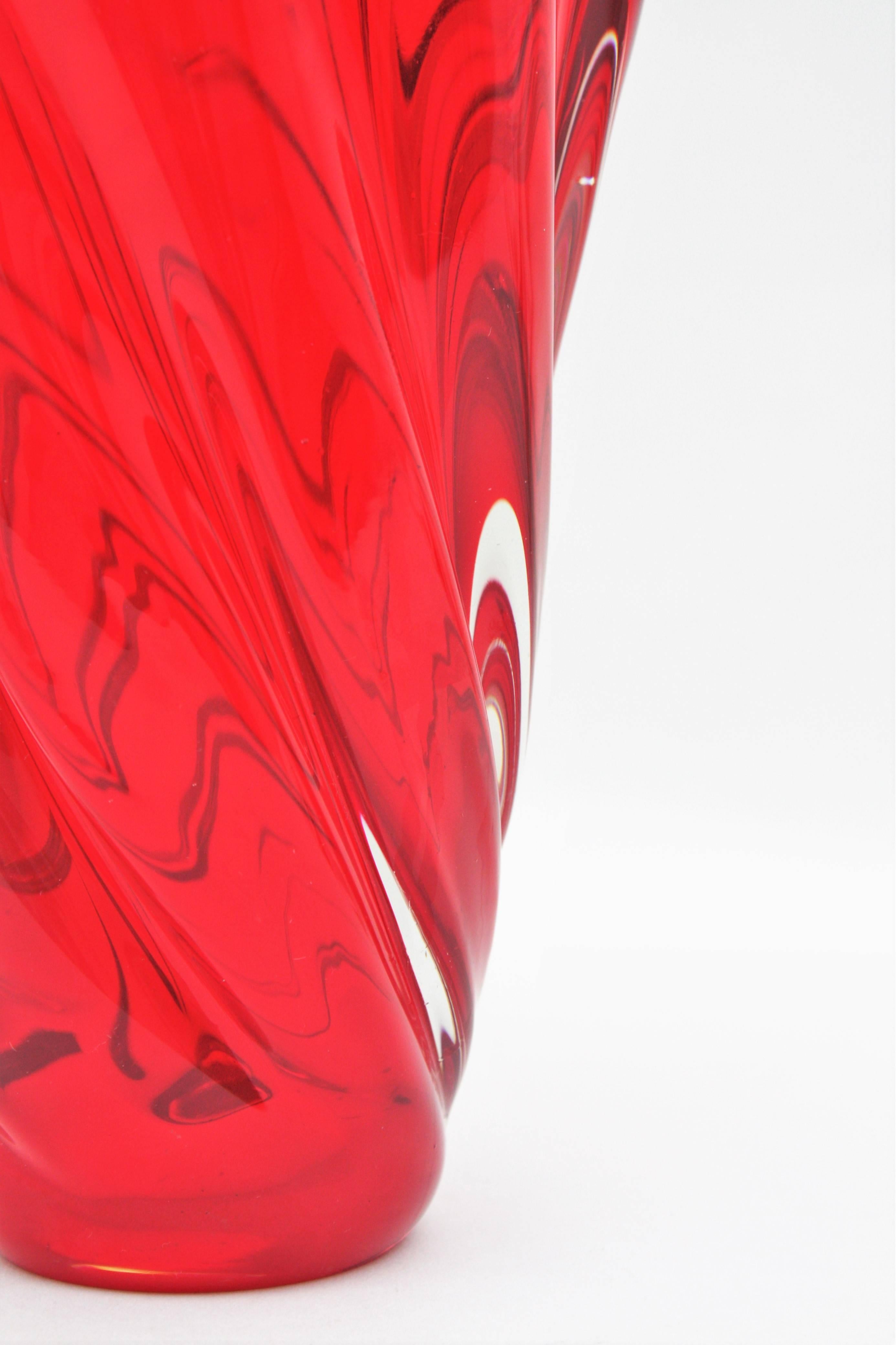 Spanish Archimede Seguso Murano Ruby Red Twisting Tornado Glass Vase, Italy 1960s