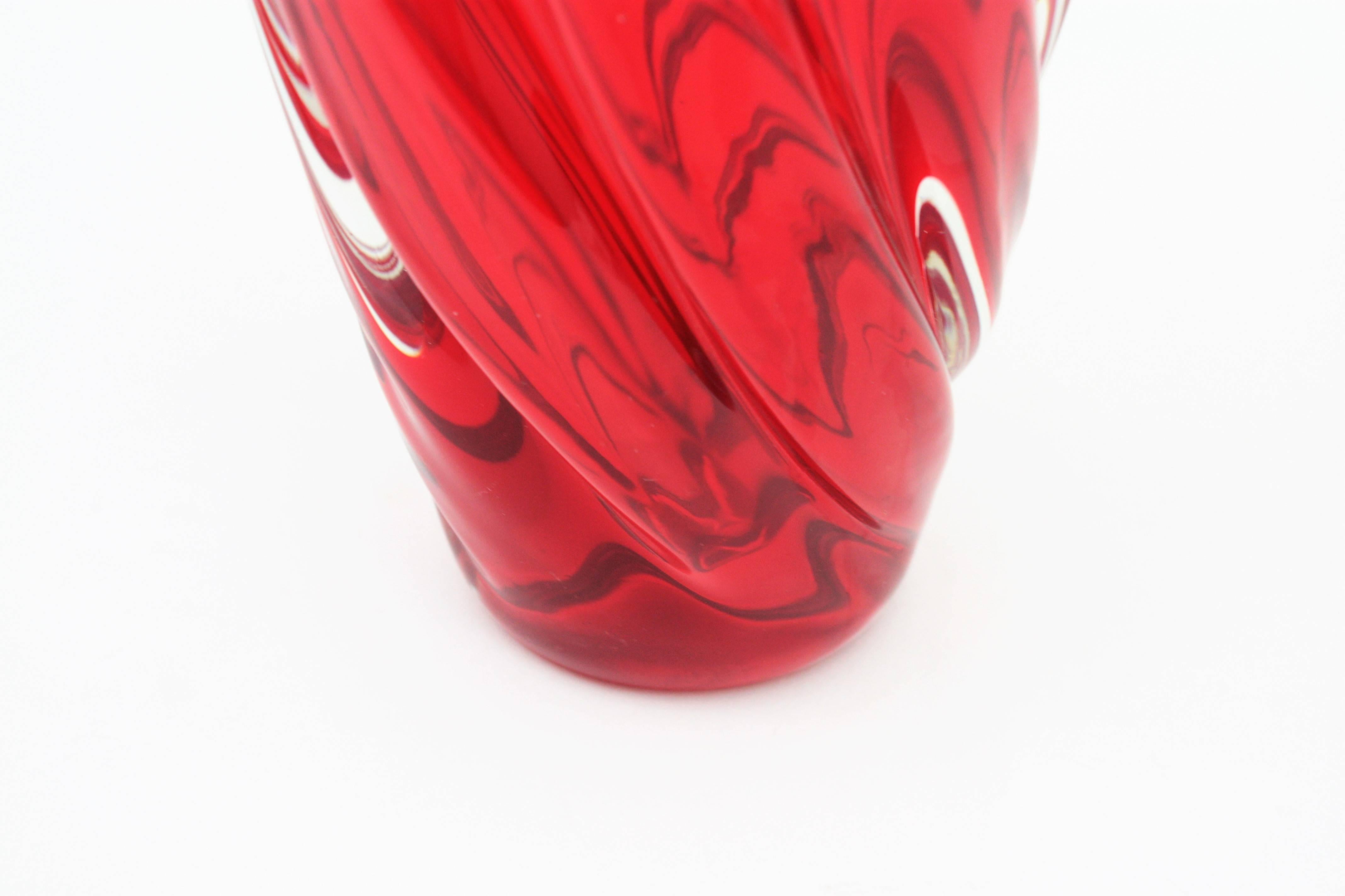 Archimede Seguso Murano Ruby Red Twisting Tornado Glass Vase, Italy 1960s 1