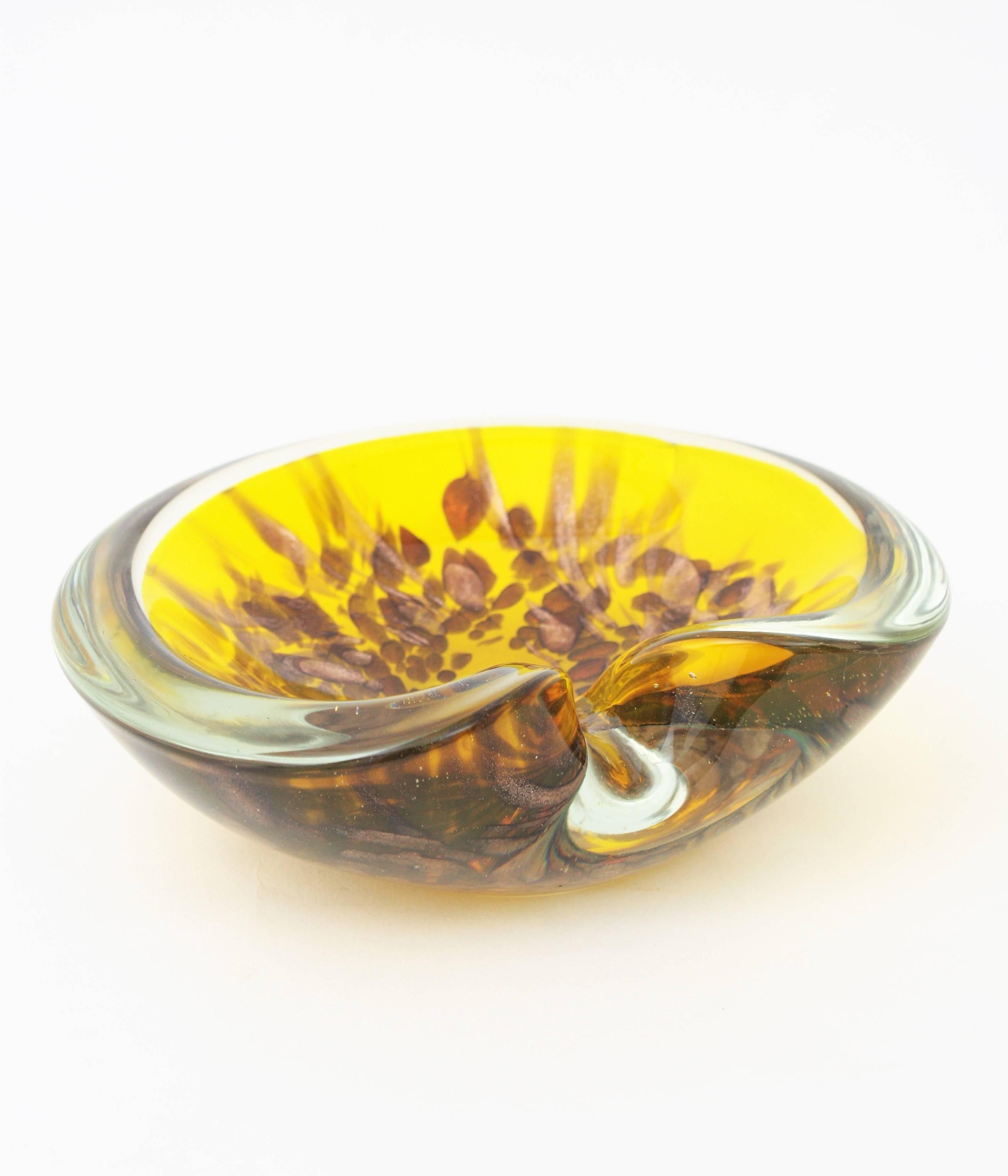 Fratelli Toso Murano Copper Aventurine Yellow Italian Art Glass Bowl / Ashtray In Good Condition In Barcelona, ES