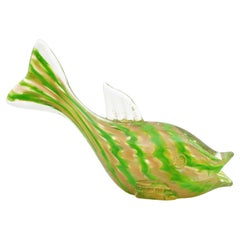 Figure de poisson en verre d
art de Murano avec motif à rayures et mouchetures dorées