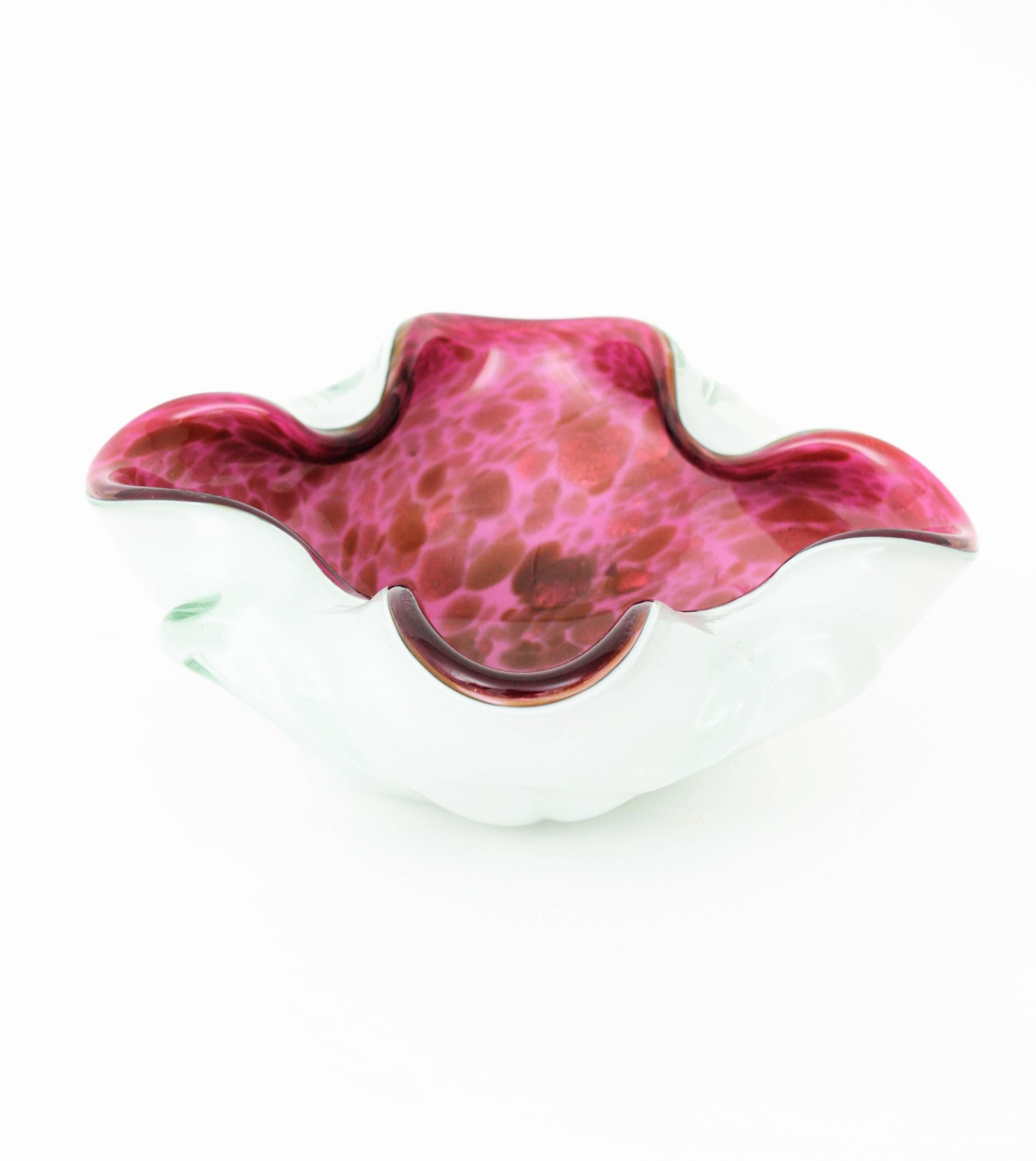 Cuivre Fratelli Toso Murano Pink White Italian Art Glass Bowl, 1950s en vente