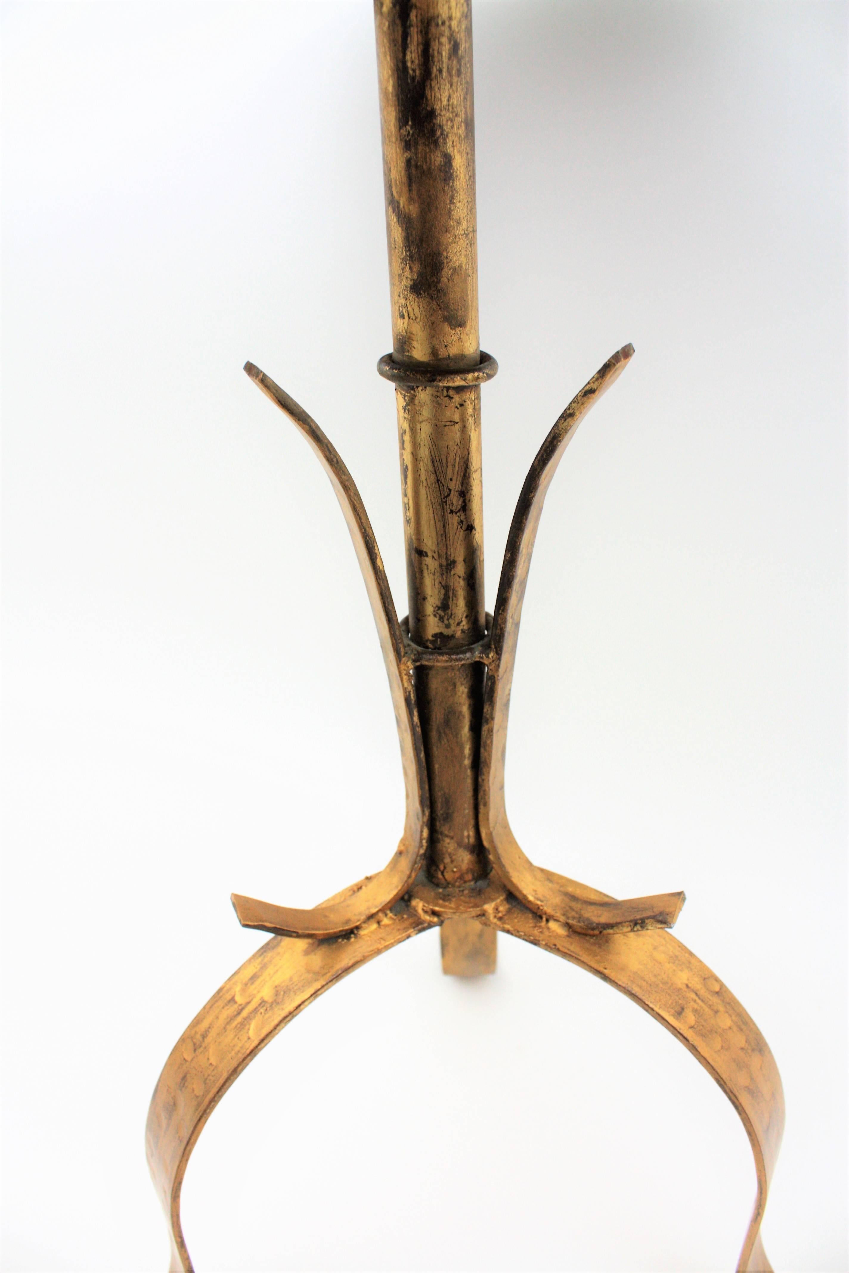 Spanish Mid-20th Century Hand-Hammered Gilt Iron Gueridon Table 2