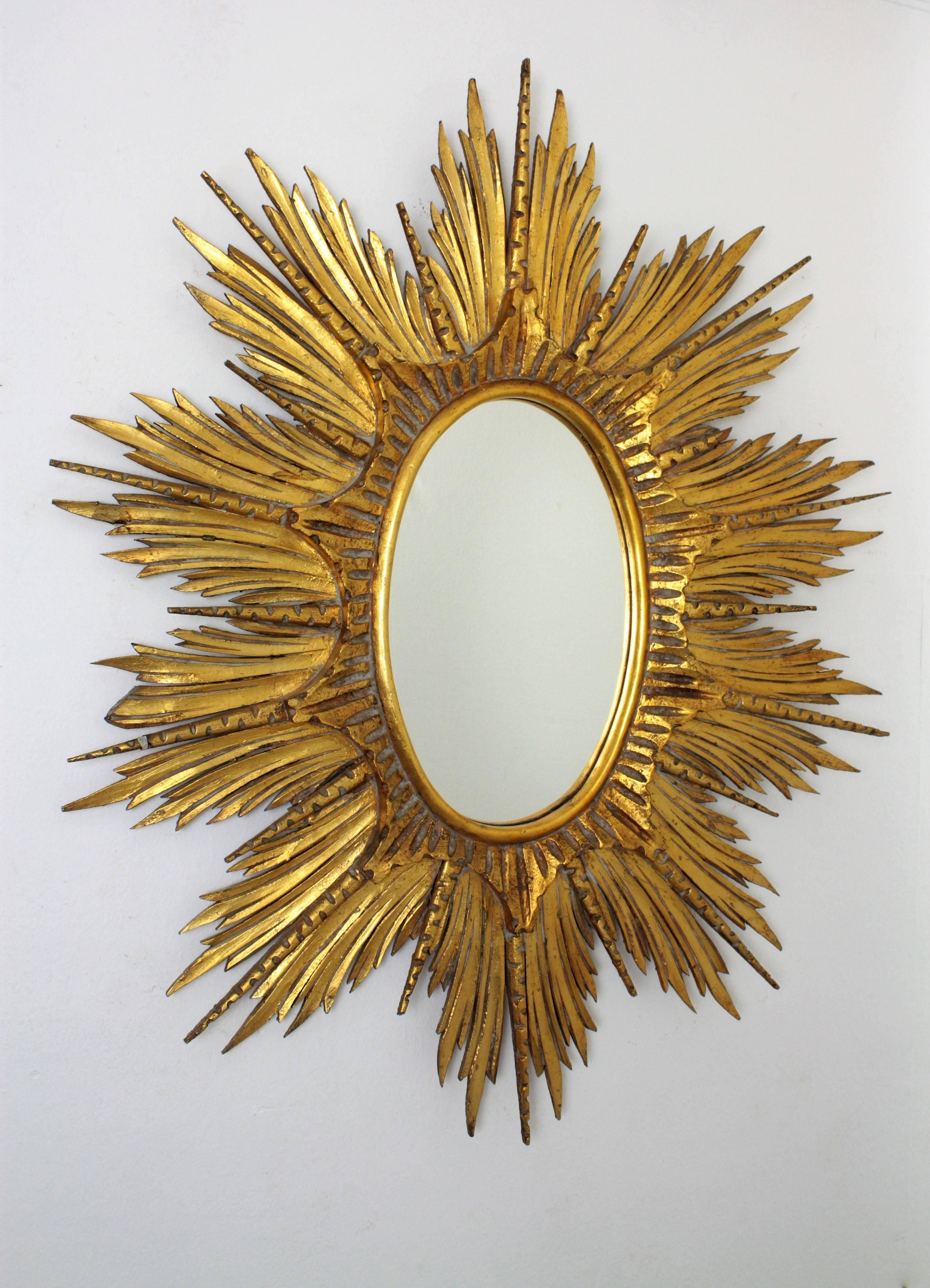 Spanish Large 1940s Carved Giltwood Hollywood Regency Sunburst or Starburst Oval Mirror