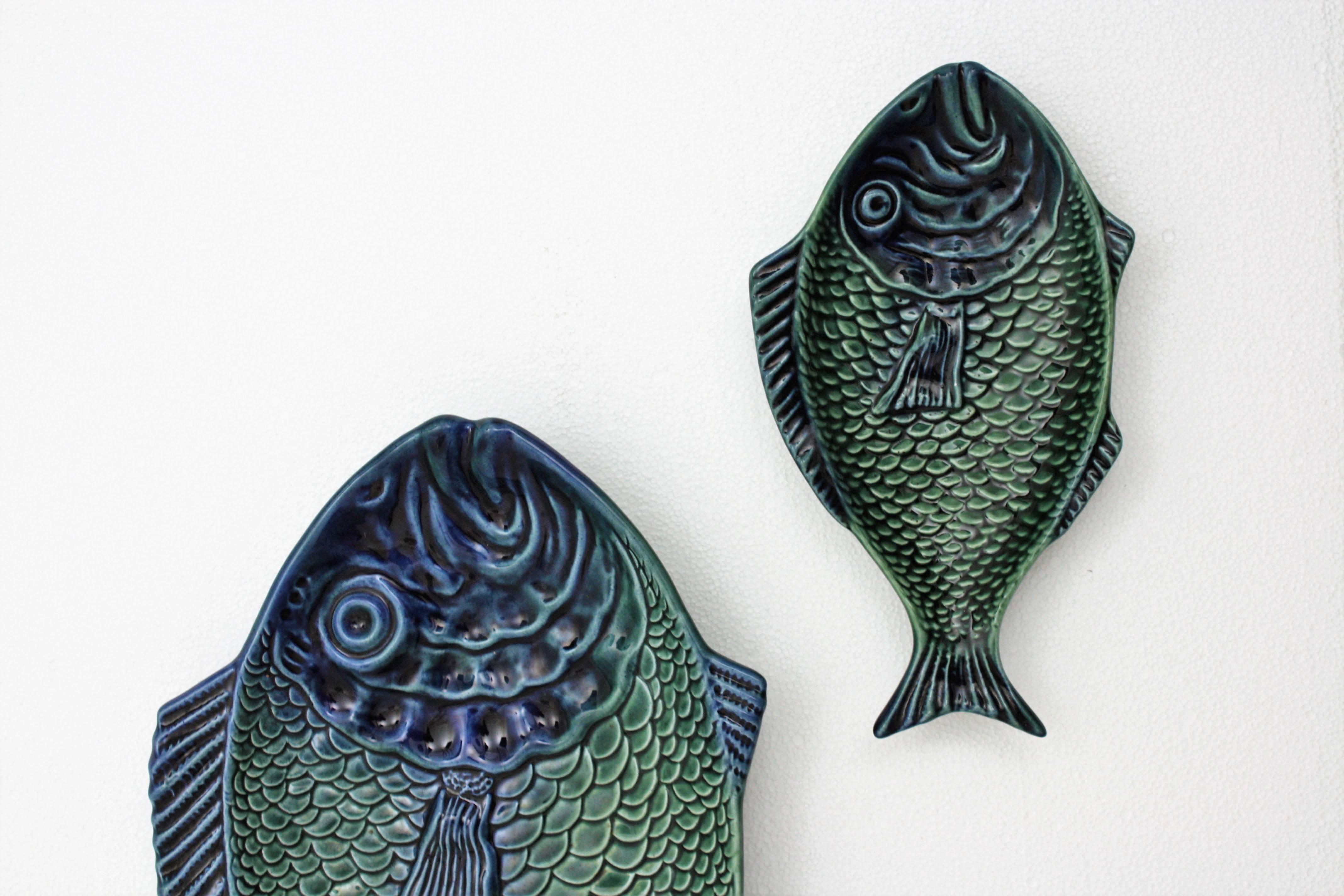 Mid-Century Modern Pair of Blue and Green Majolica Glazed Ceramic Fish Platters, Portugal, 1960s