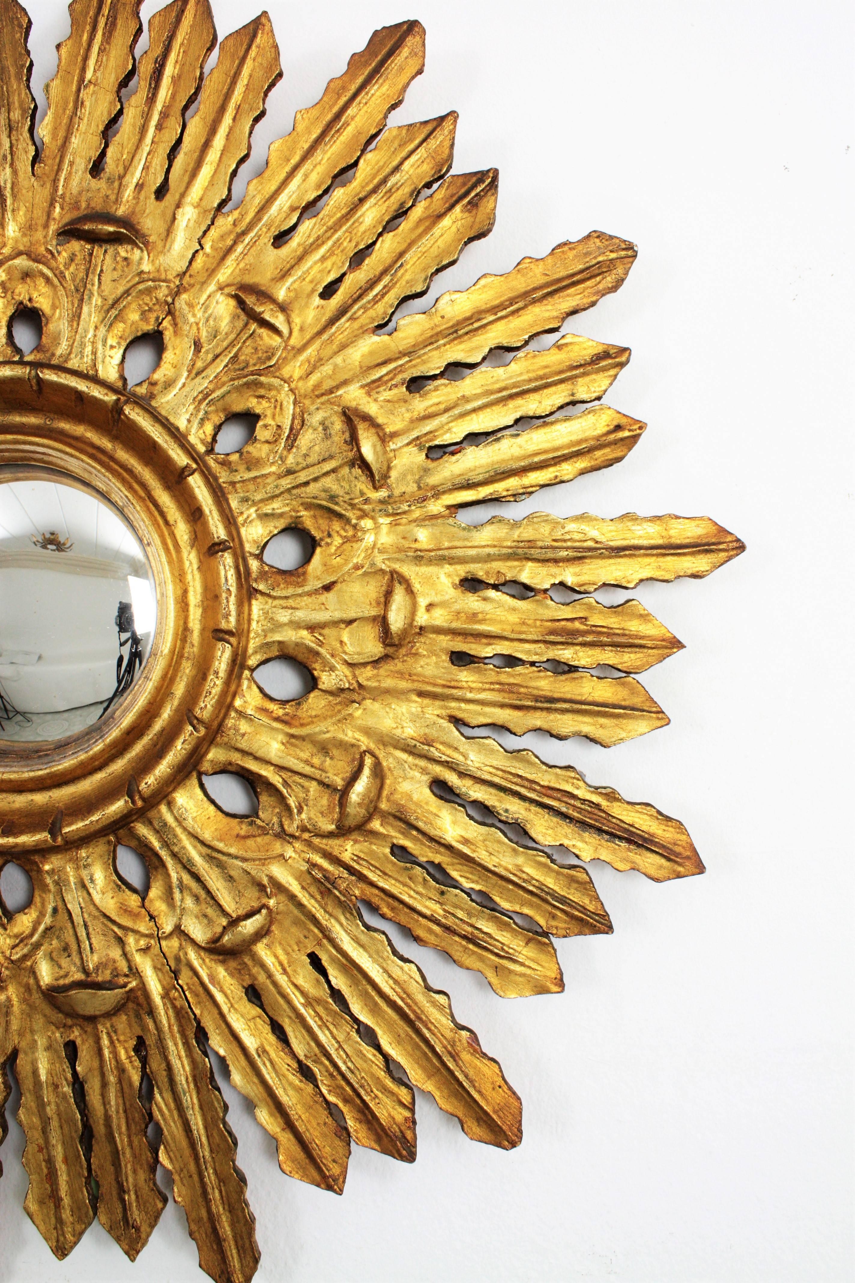 Early 20th Century 1920s Spanish Baroque Style Carved and Gold Giltwood Sunburst Convex Mirror