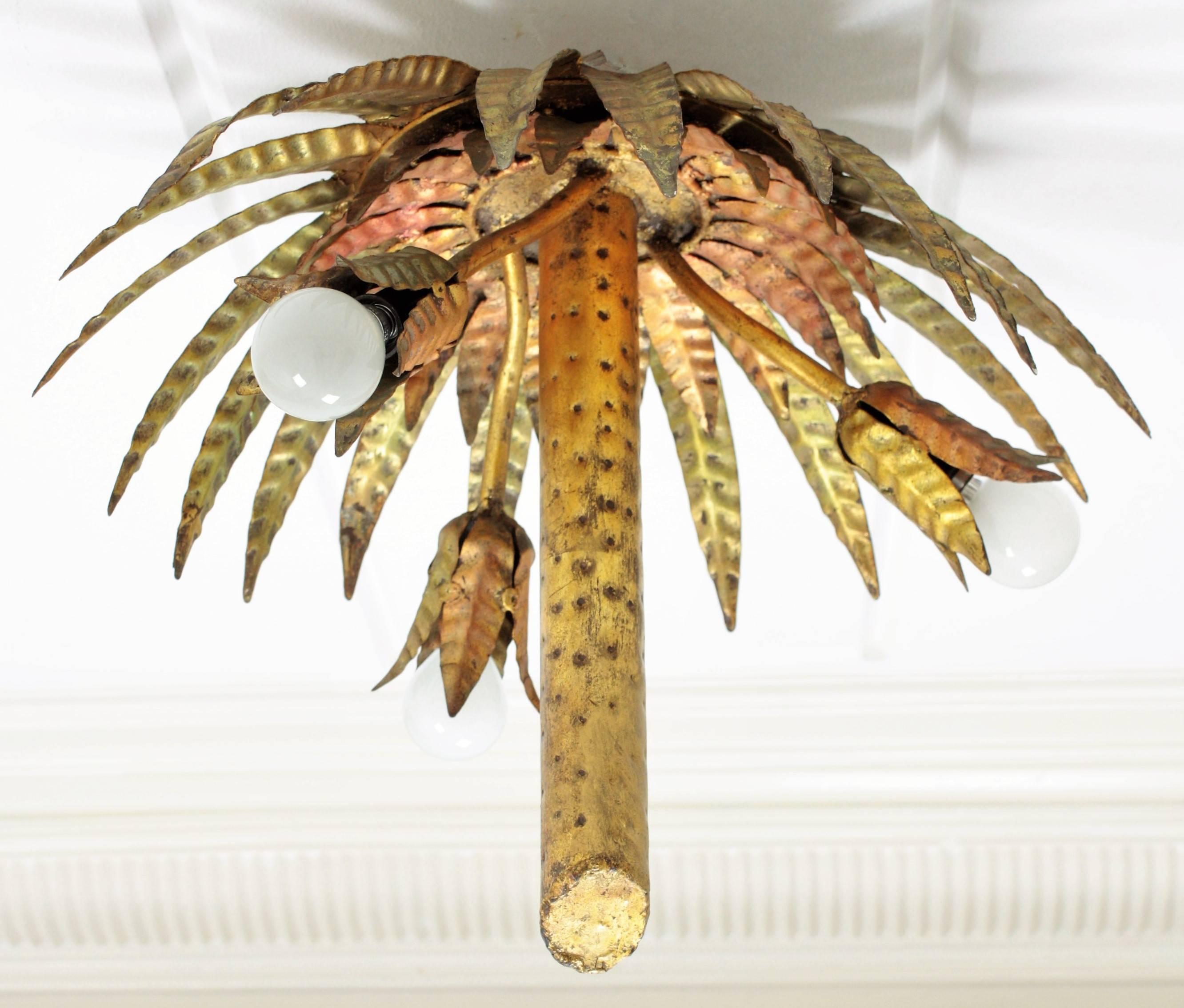 Spanish 1950s Hollywood Regency Gilt Metal Palm Tree Ceiling Flush Mount In Excellent Condition In Barcelona, ES