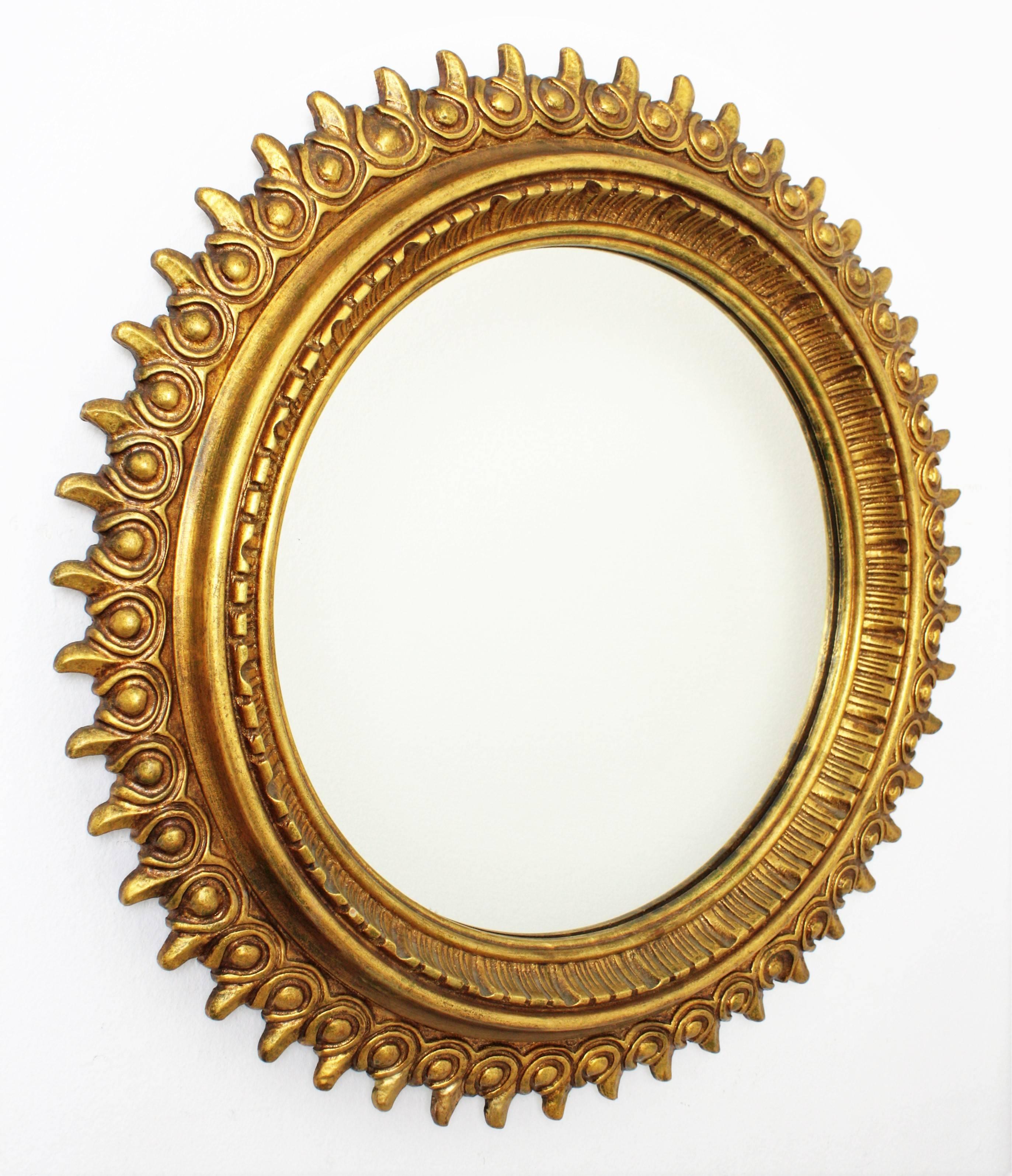 An amazing Francisco Hurtado carved and gilt sunburst mirror with gold leaf finish from the Hollywood Regency period. Francisco Hurtado was an Spanish cabinet maker and furniture maker highlighted manufacturing mirrors. The beautiful carved pattern