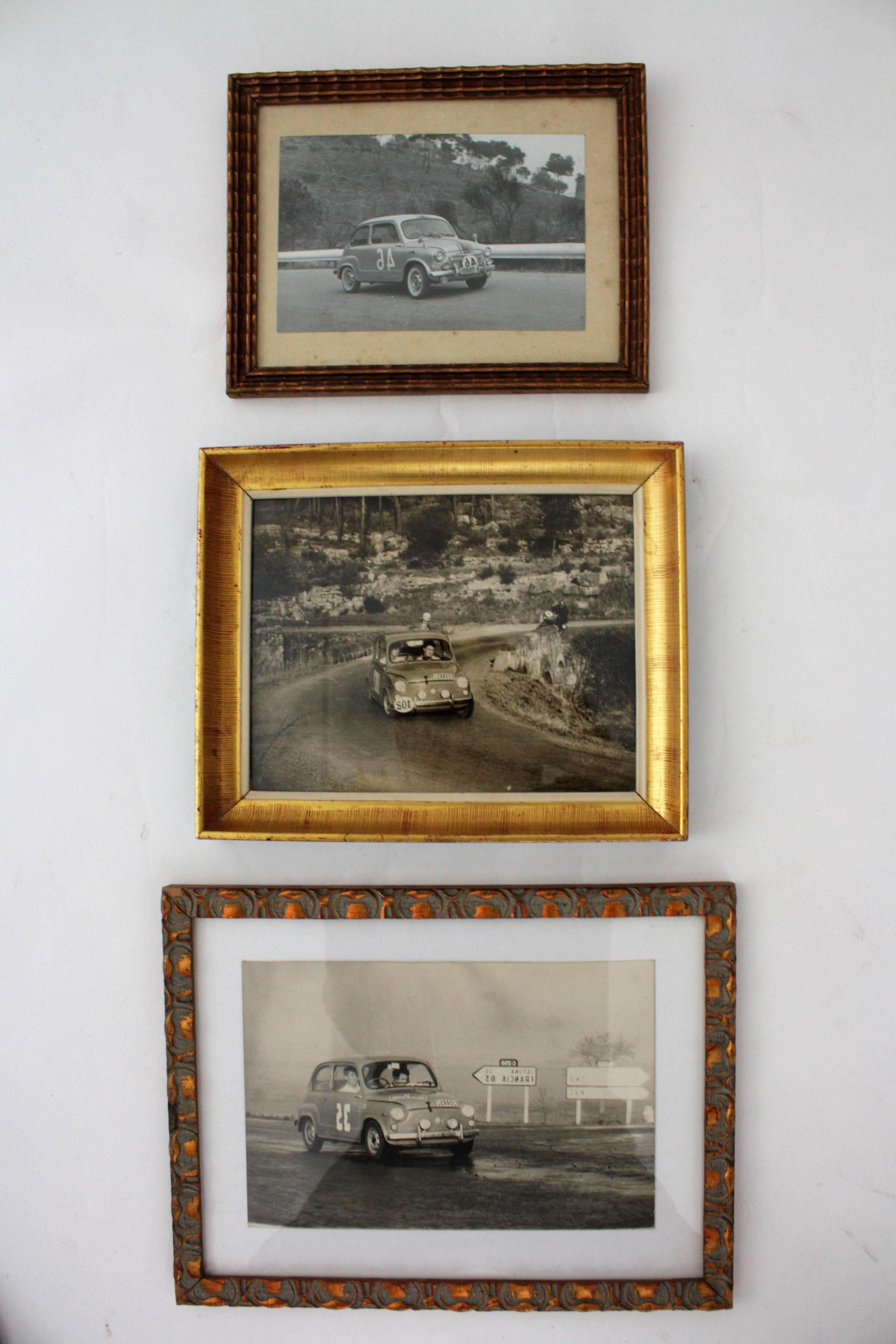 Satz von drei Schwarz-Weiß-Fotografien mit ihren Originalrahmen mit 600 Fiat-Sitzwagen. Spanien, 1960er Jahre
Maße der gerahmten Fotos: 25 cm B x 19,5 cm H; 27,5 cm B x 22,5 cm H; 33 cm B x 25 cm H
Abmessungen der Fotos: 18 x 12 cm; 22 x 17cm; 24 x
