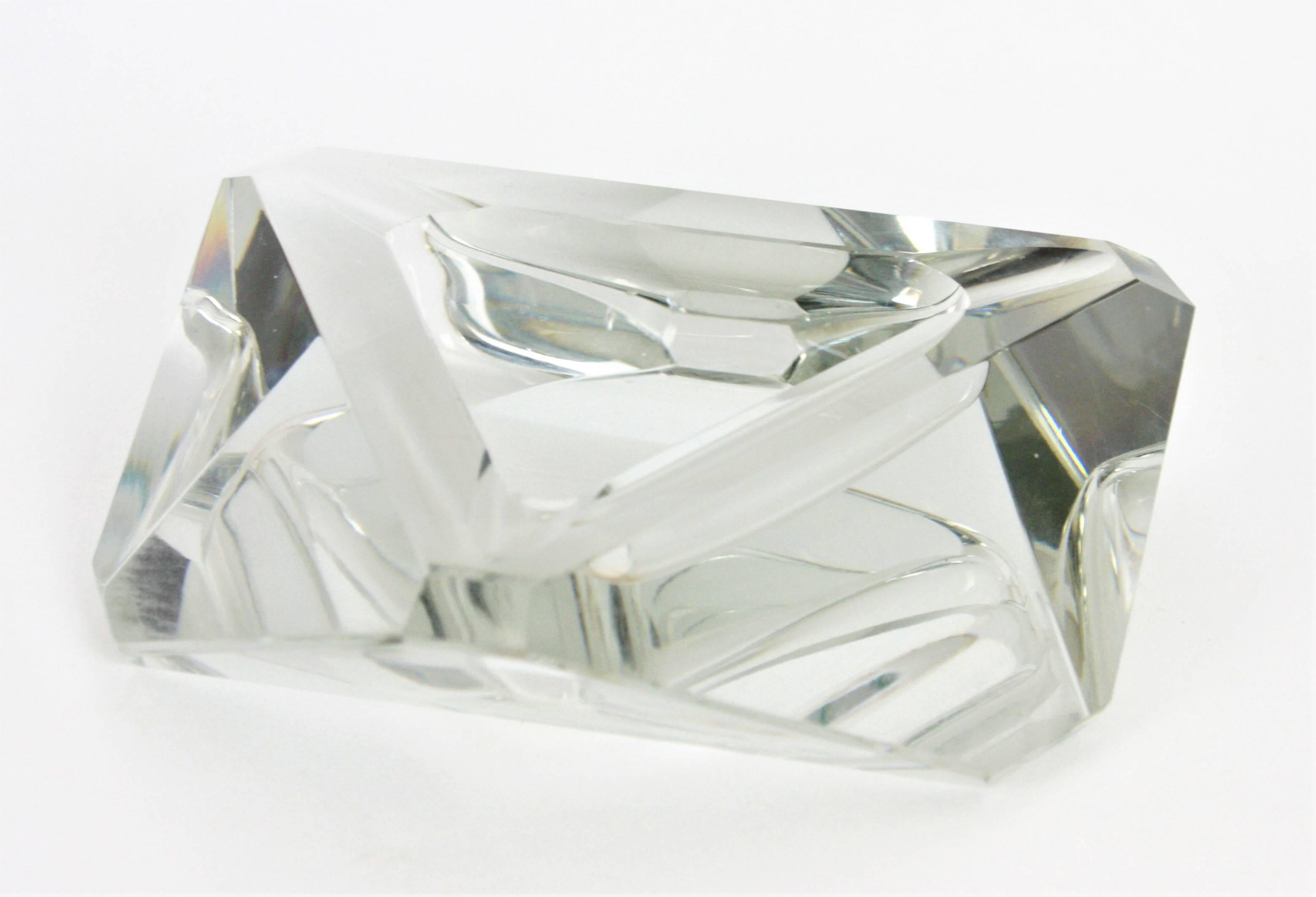 French, 1940s Art Deco Baccarat Faceted Heavy Crystal Triangular Ashtray 1