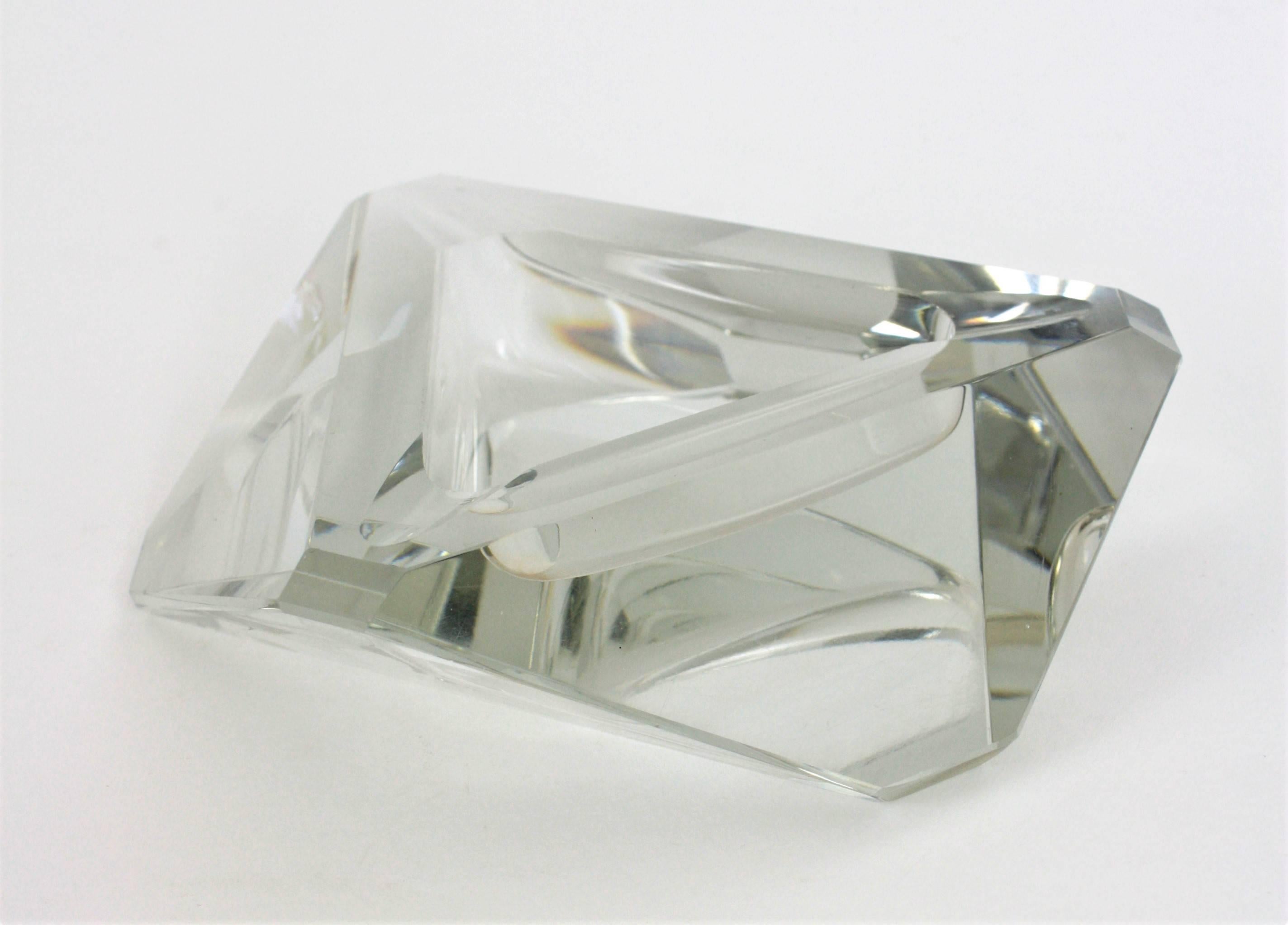 French, 1940s Art Deco Baccarat Faceted Heavy Crystal Triangular Ashtray 3