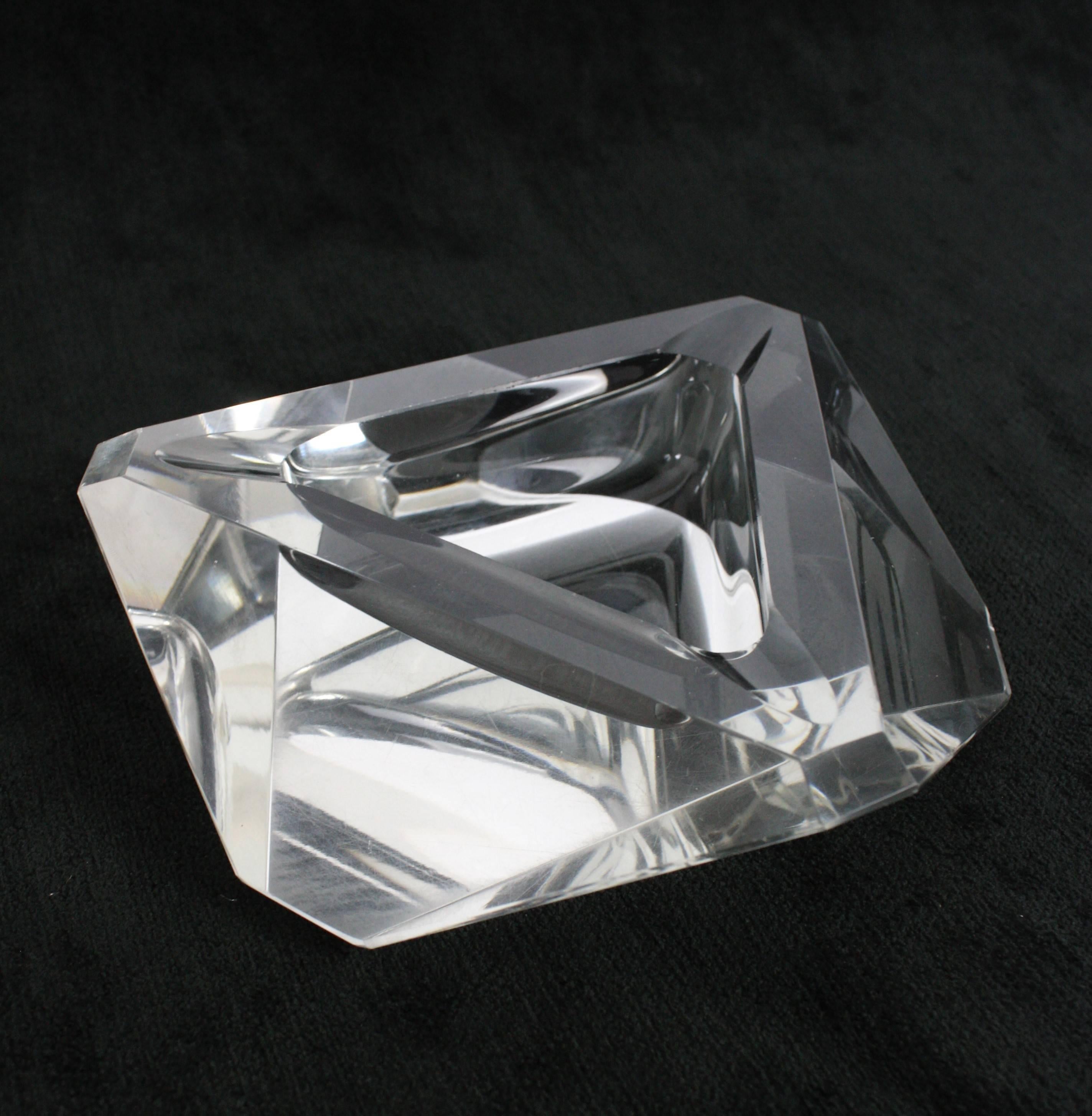 French, 1940s Art Deco Baccarat Faceted Heavy Crystal Triangular Ashtray 2