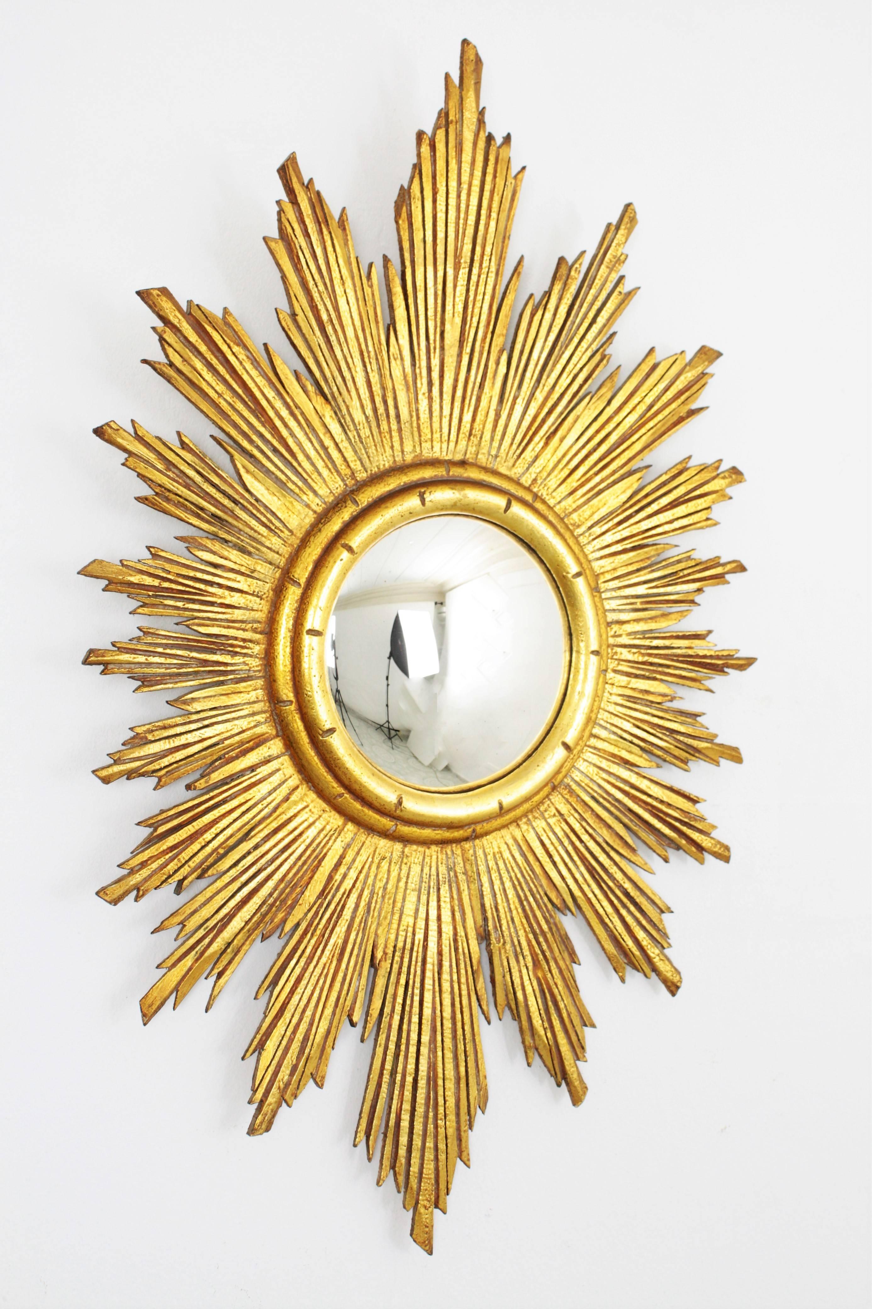 Mid-Century Modern Hollywood Regency Carved Giltwood Oval Sunburst Convex Mirror, Spain 1940s