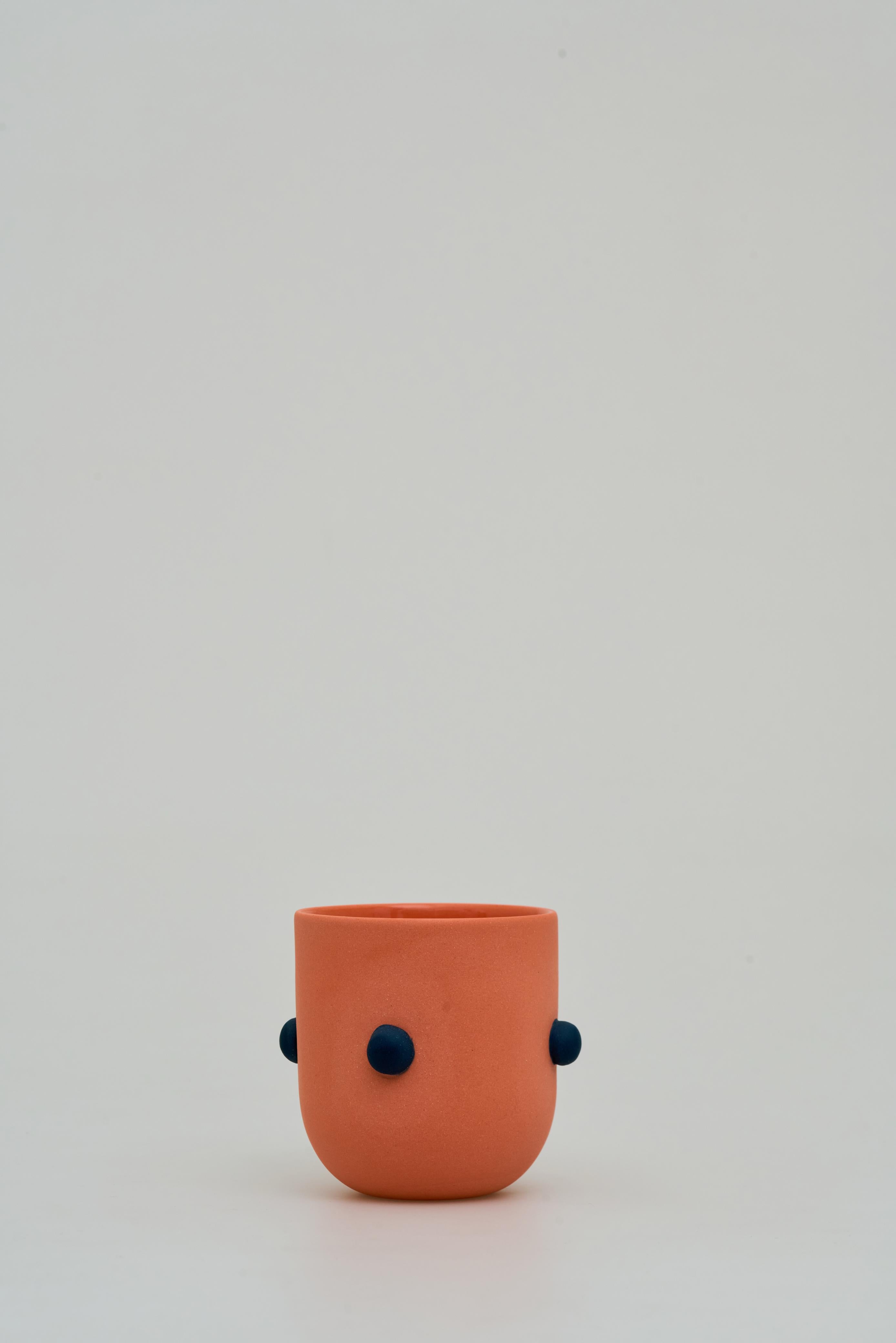 Tasse en grès sculpturale Domi Orange, design contemporain