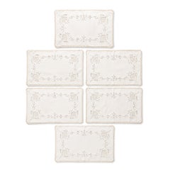 Set di sei tovagliette vintage in lino con bordi in pizzo e ricami
