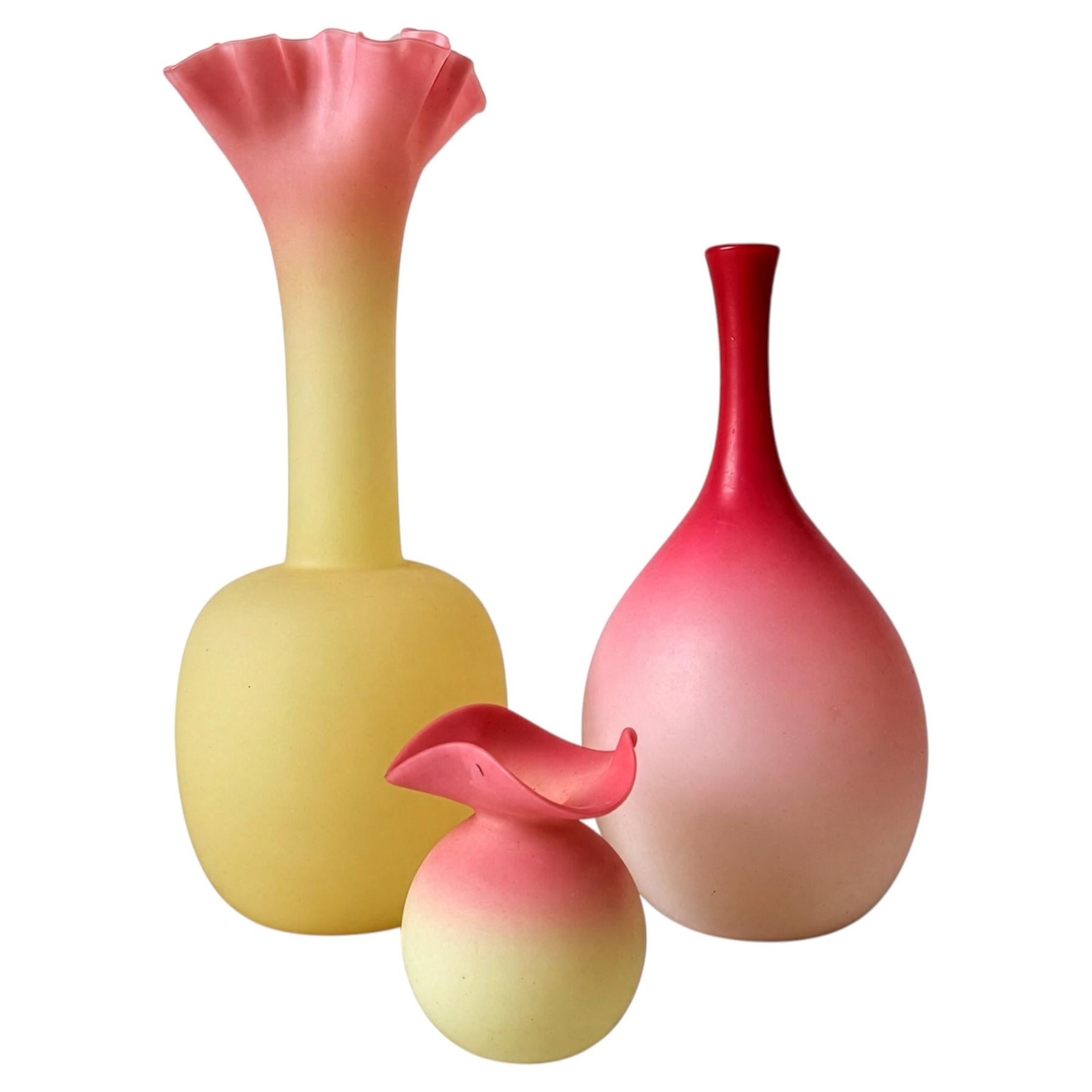 Victorian Burmese Glass Vases Set by Thomas Webb & Sons, England, 1890 For Sale