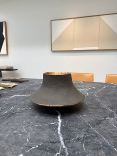 Vaso scultoreo in bronzo fuso, CAP53, Angelo Mangiarotti, Agapecasa, Italia