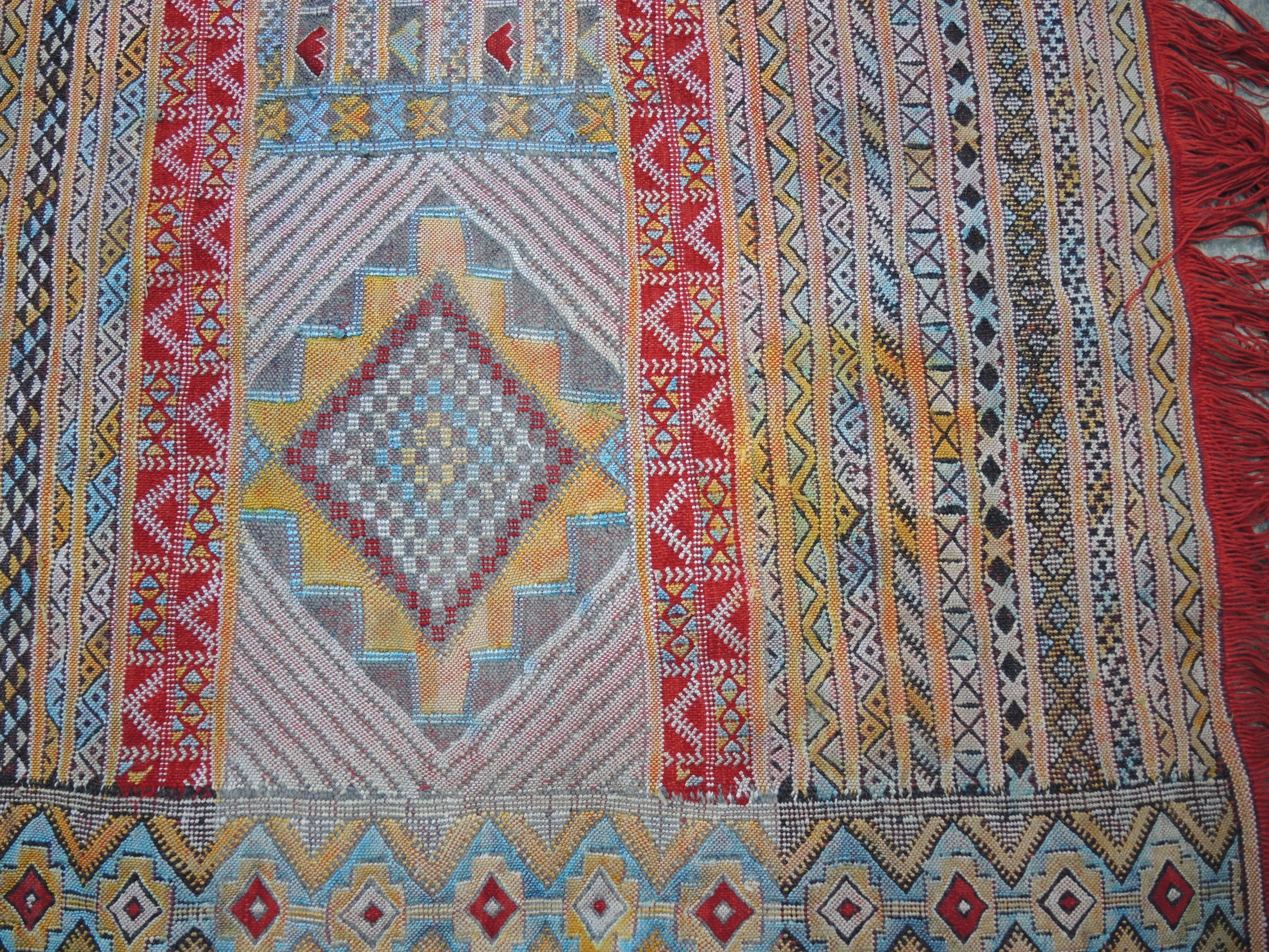 Vintage Moroccan Silk and Wool Flat-Weave Kilim Carpet In Good Condition In Antwerp, BE