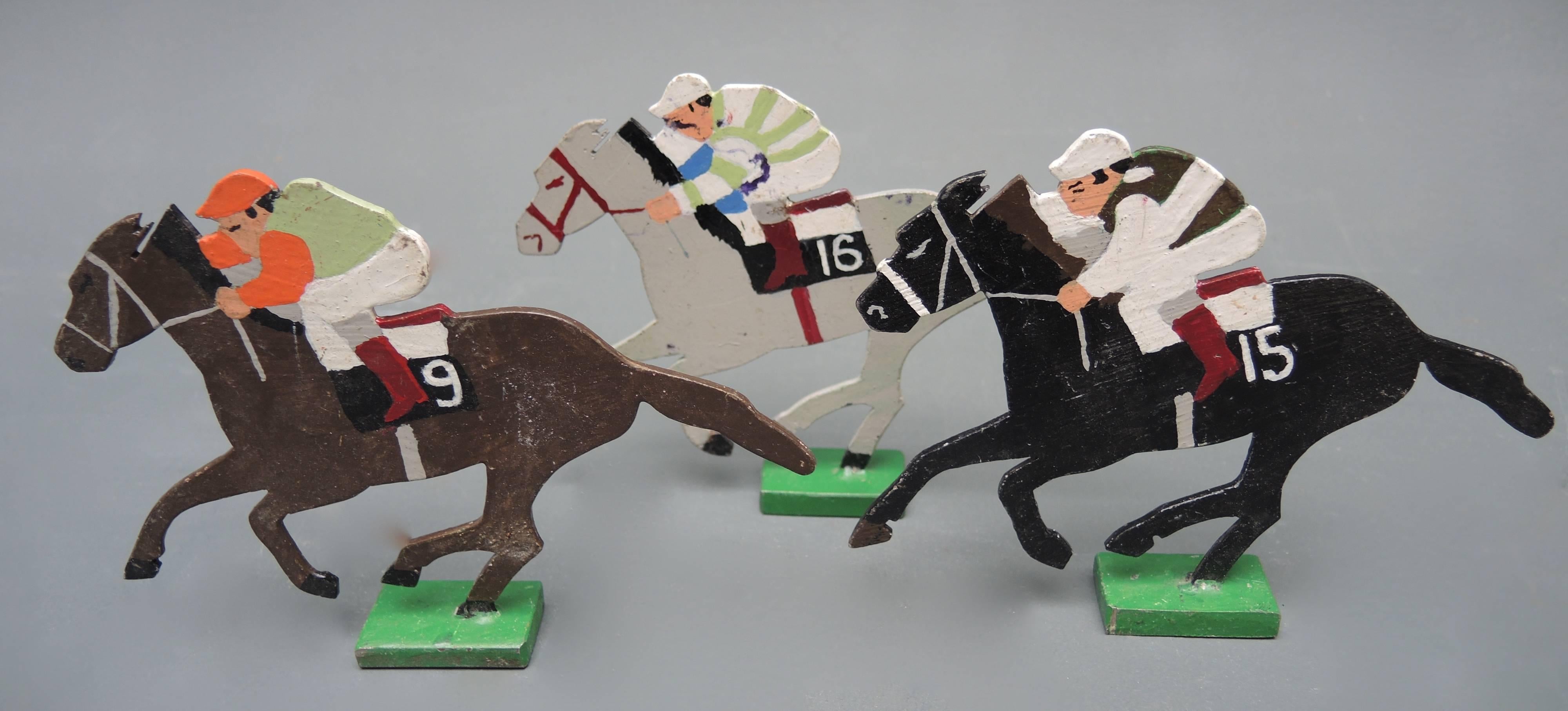 Vintage 1940 Metal Hand-Painted Race Horse Equestrian Game Markers In Good Condition In Antwerp, BE