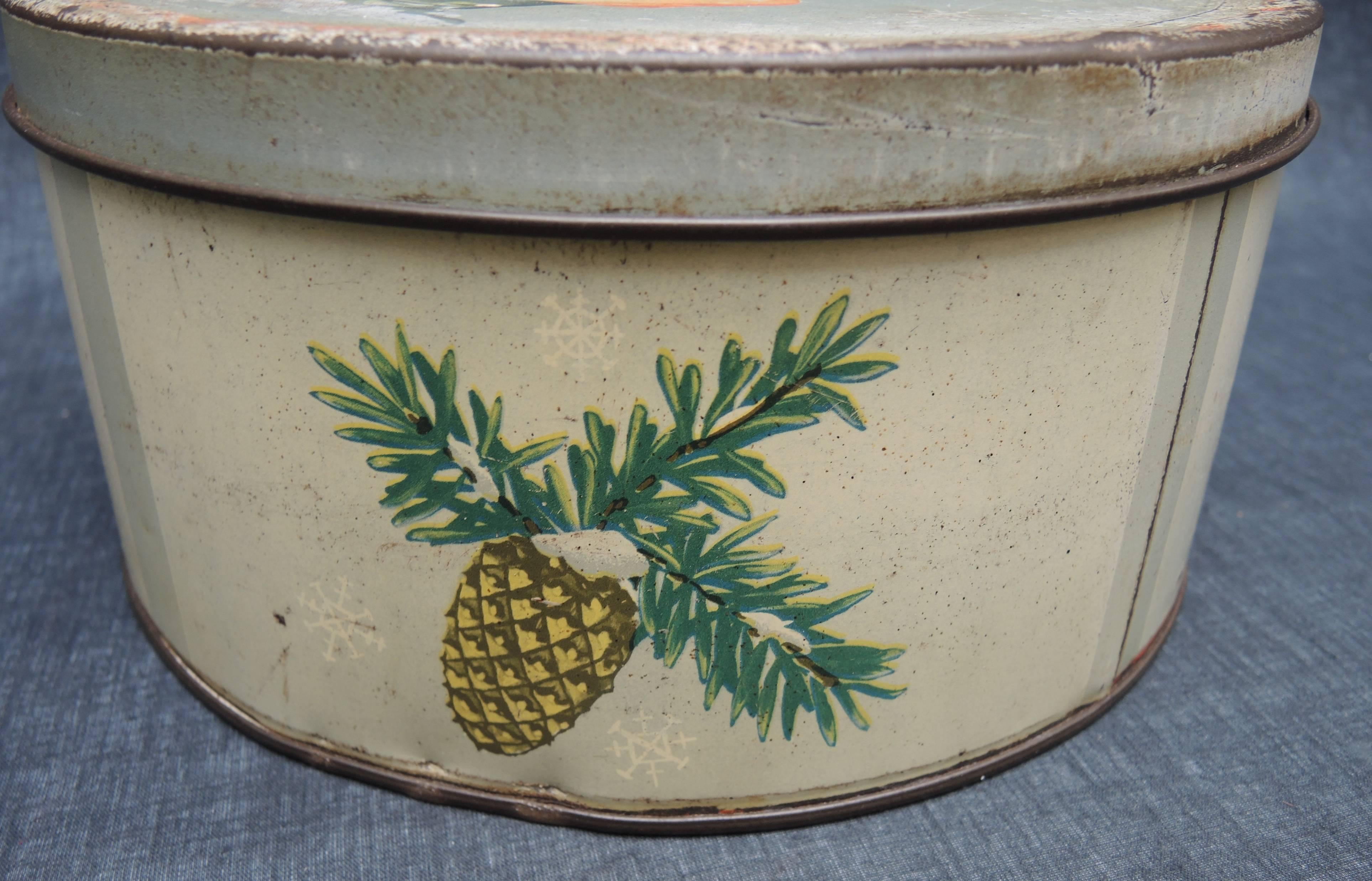 Belgian Vintage Christmas Cookie Tin Box, circa 1940 In Fair Condition In Antwerp, BE
