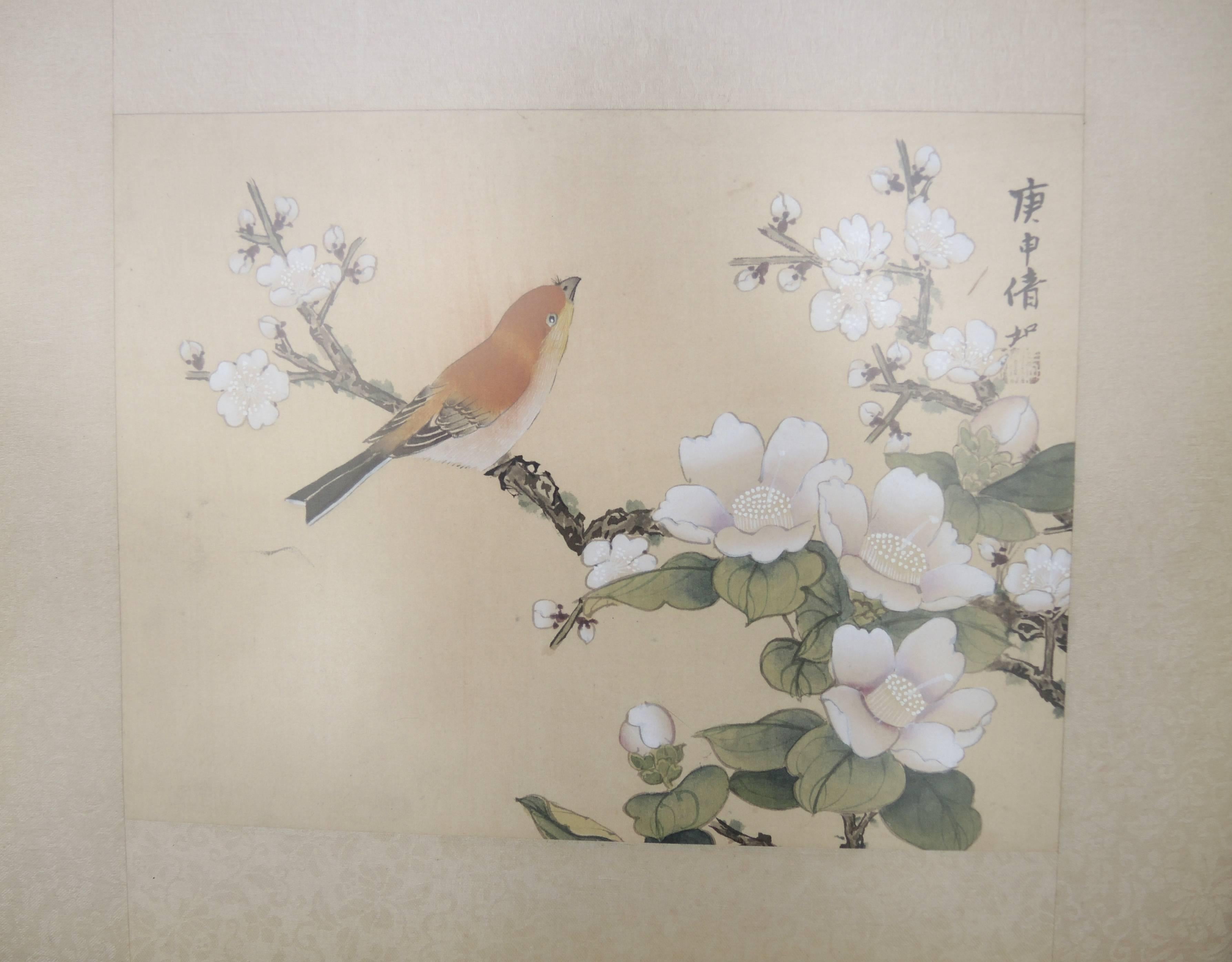 Five Vintage Chinoiserie Style Chinese Paintings of Birds and Flowers on Silk In Good Condition In Antwerp, BE