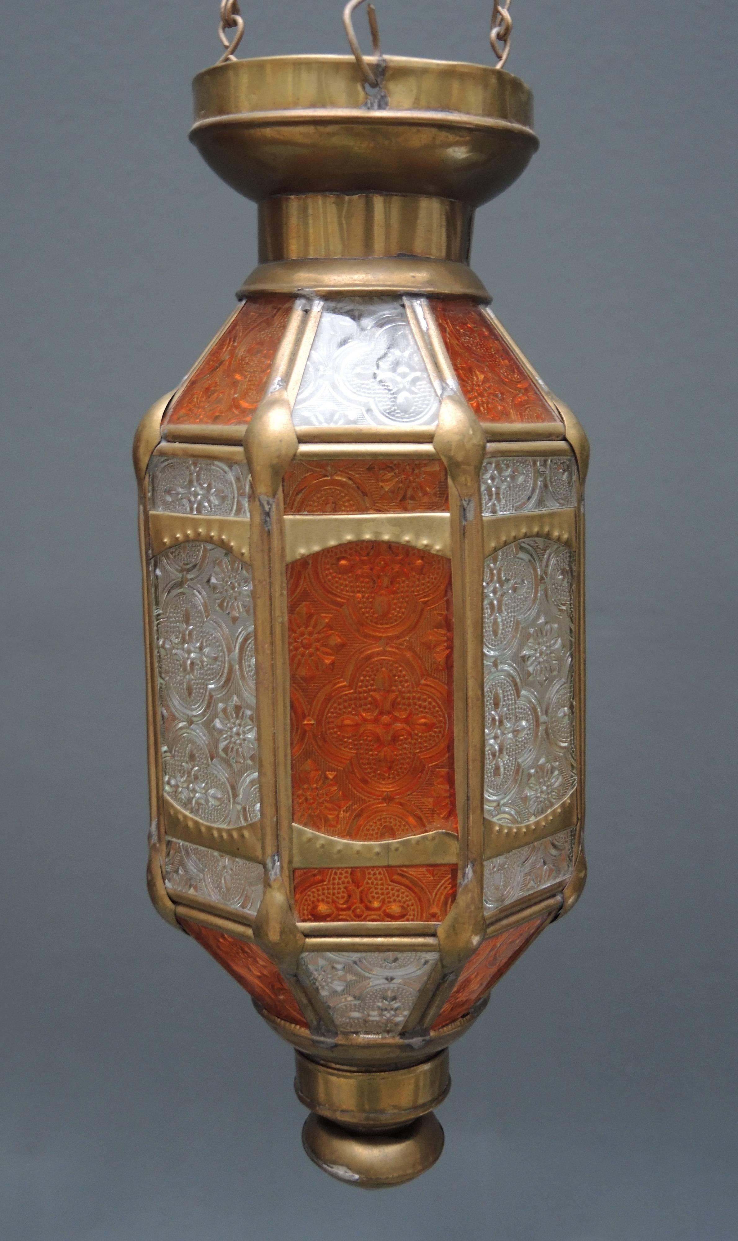 Pair of Vintage Brass and Pressed Glass Moroccan Candle Lanterns In Good Condition In Antwerp, BE
