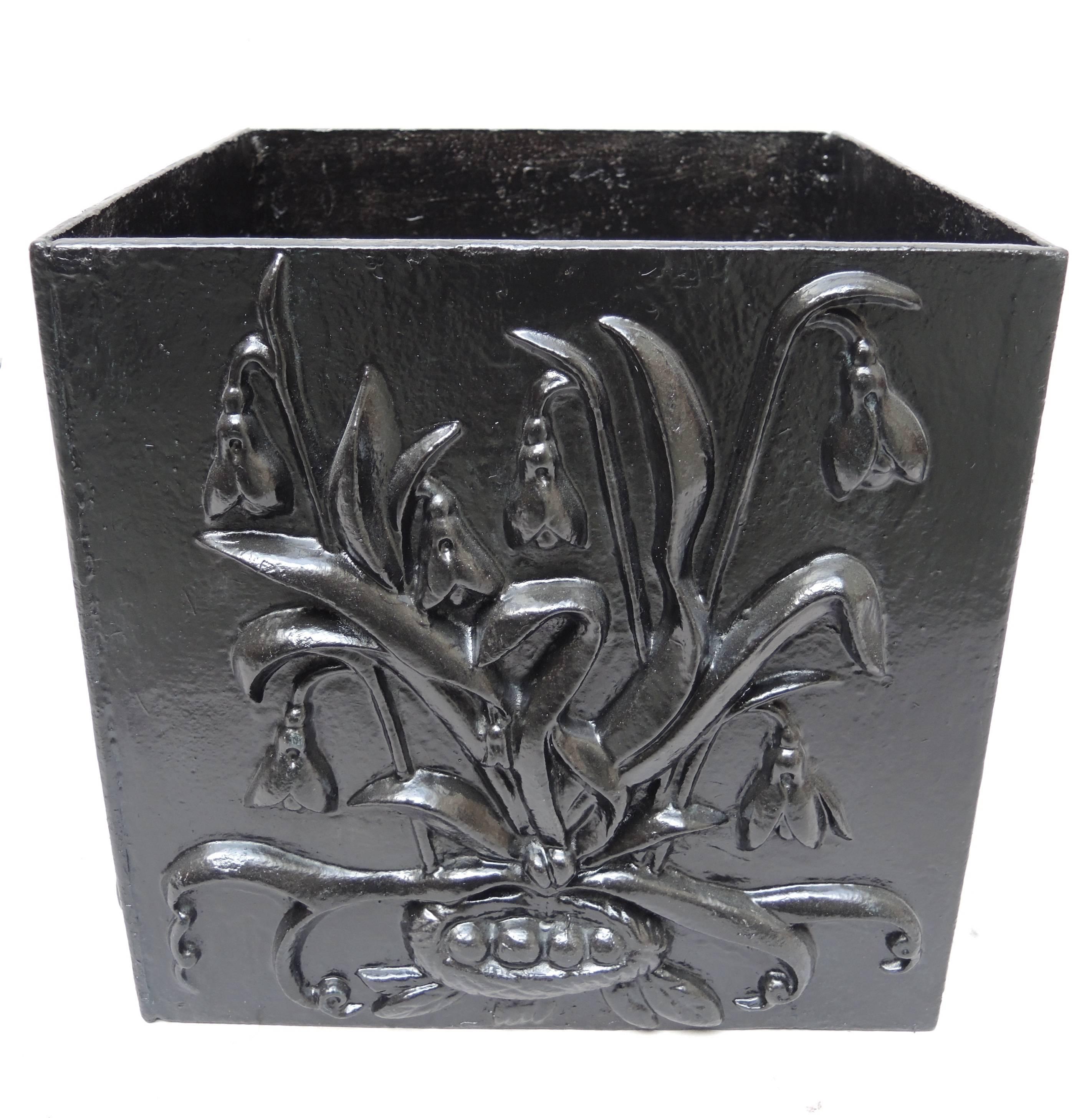 Pair of French Cast Iron Planters with High Relief Decoration, circa 1930 In Good Condition In Antwerp, BE