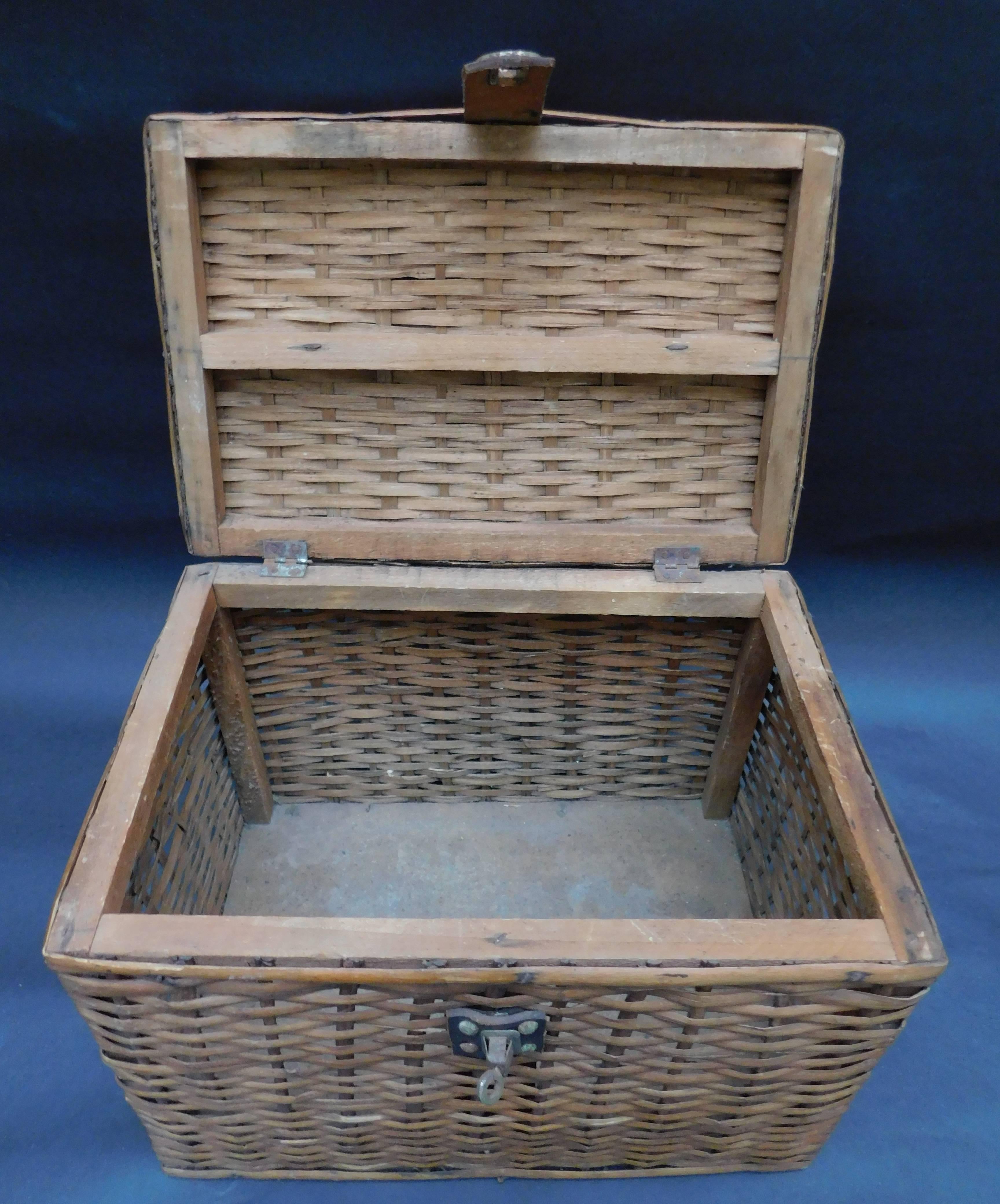 20th Century Vintage French Lidded Market Basket with Handle 