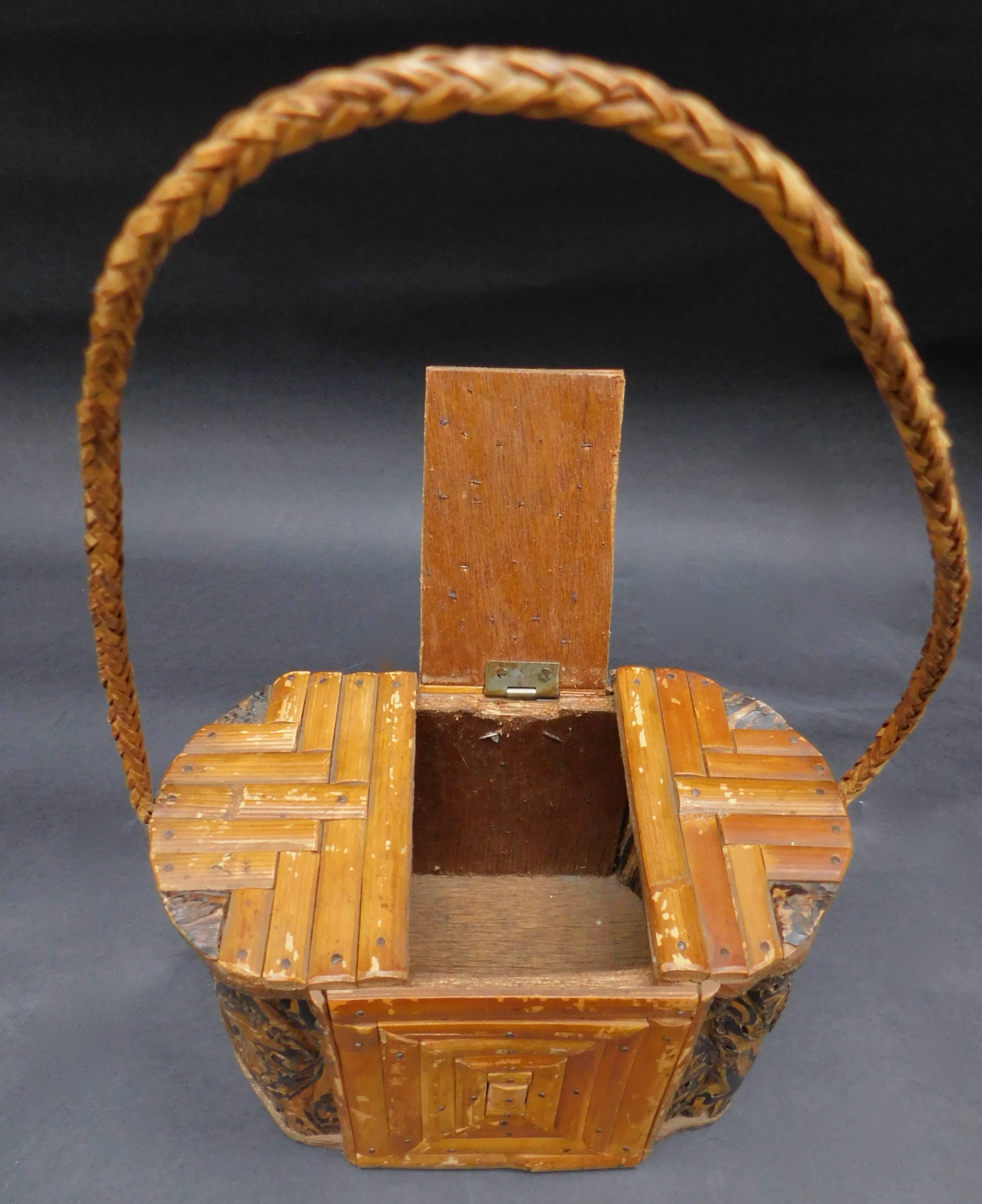 Vintage African Figured Wood Box with Woven Rattan Handle In Good Condition For Sale In Antwerp, BE