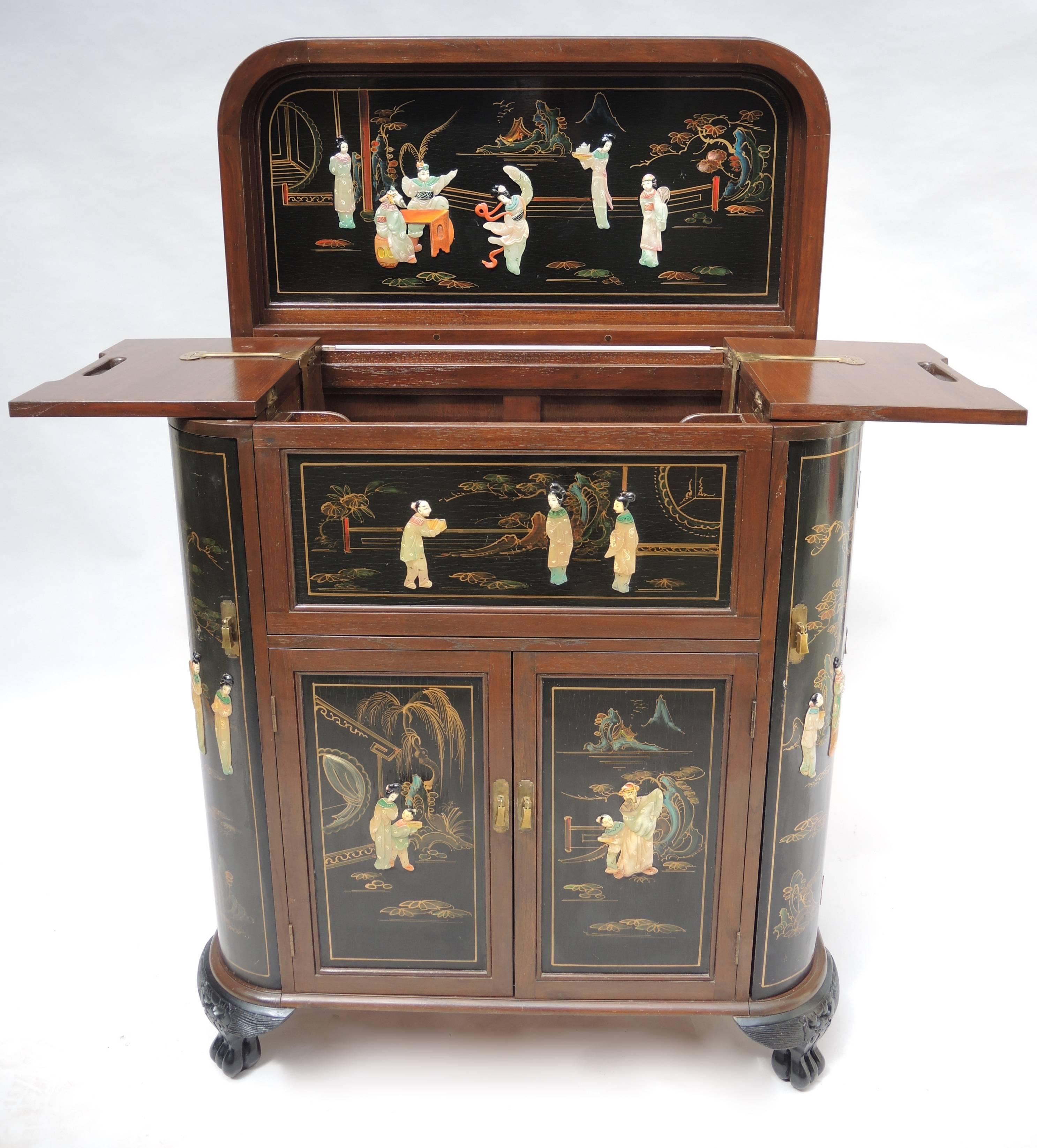 Chinese Export Midcentury Chinoiserie Decorated Bar- Buffet Cabinet For Sale